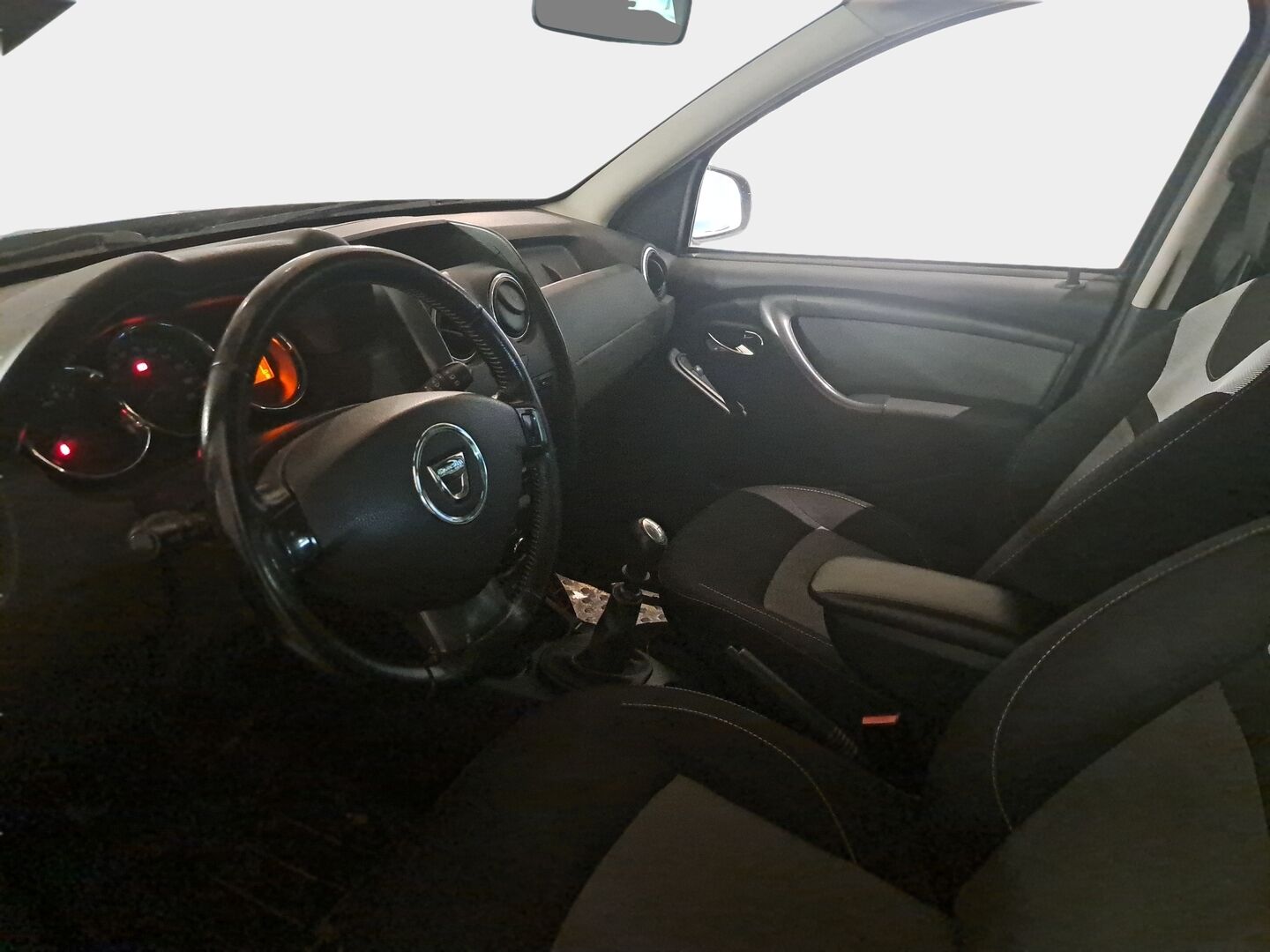 Dacia Duster 2016 TCe 125 S&S 4x4 Laureate * Navi / Vakkari / Koukku / Bluetooth / Sähkölasit * - * Suomi-auto / 2x renkaat / Hyvä huoltohistoria / Hyvillä Varusteilla! *