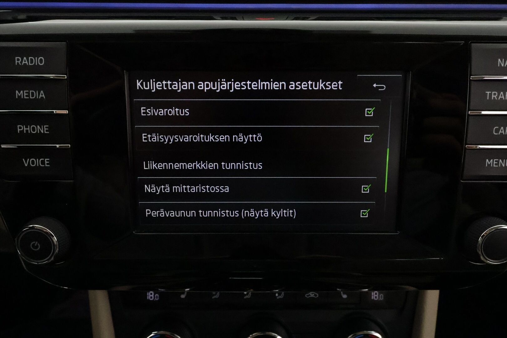 Skoda Superb 2016 Combi 2,0 TDI 190 Style DSG **Adapt. vakkari / Webasto / Xenon / Smartlink / Koukku / Muistipenkki**