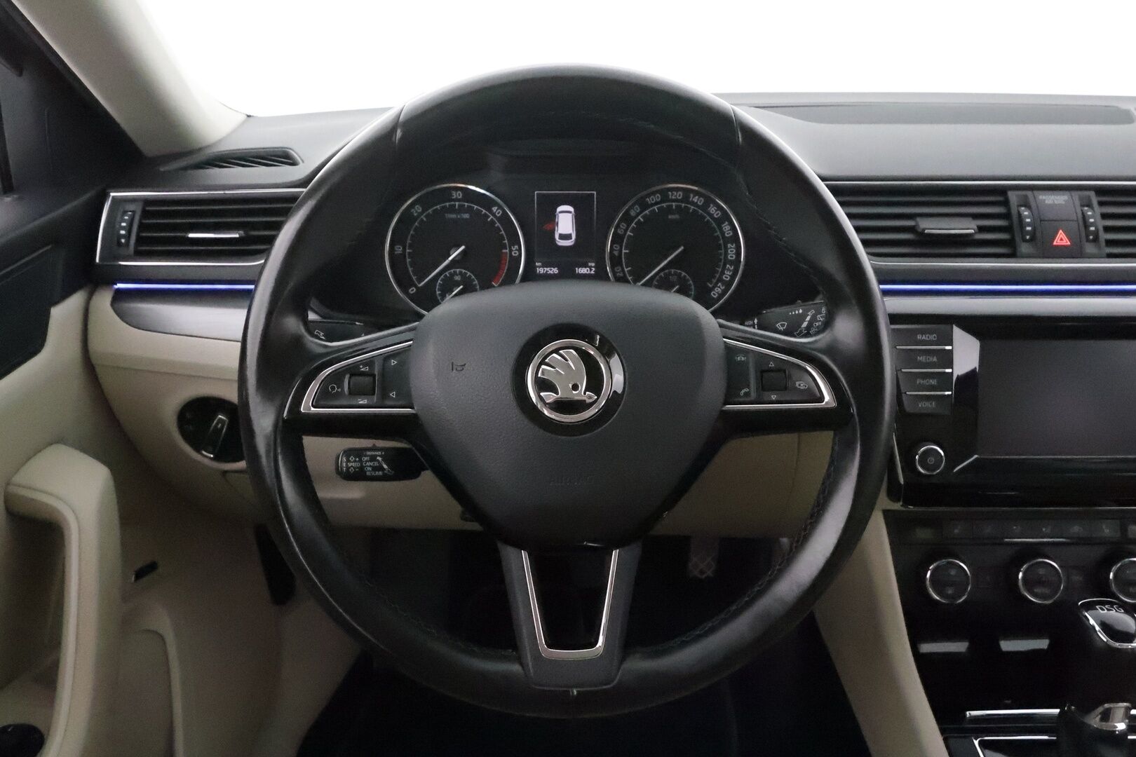 Skoda Superb 2016 Combi 2,0 TDI 190 Style DSG **Adapt. vakkari / Webasto / Xenon / Smartlink / Koukku / Muistipenkki**