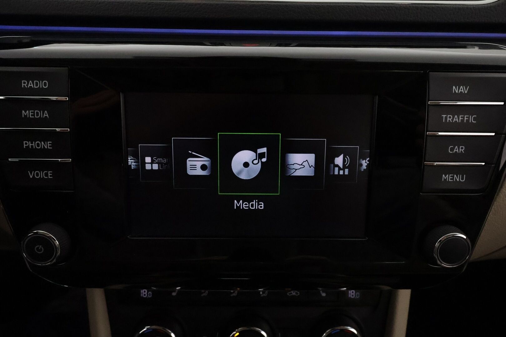 Skoda Superb 2016 Combi 2,0 TDI 190 Style DSG **Adapt. vakkari / Webasto / Xenon / Smartlink / Koukku / Muistipenkki**
