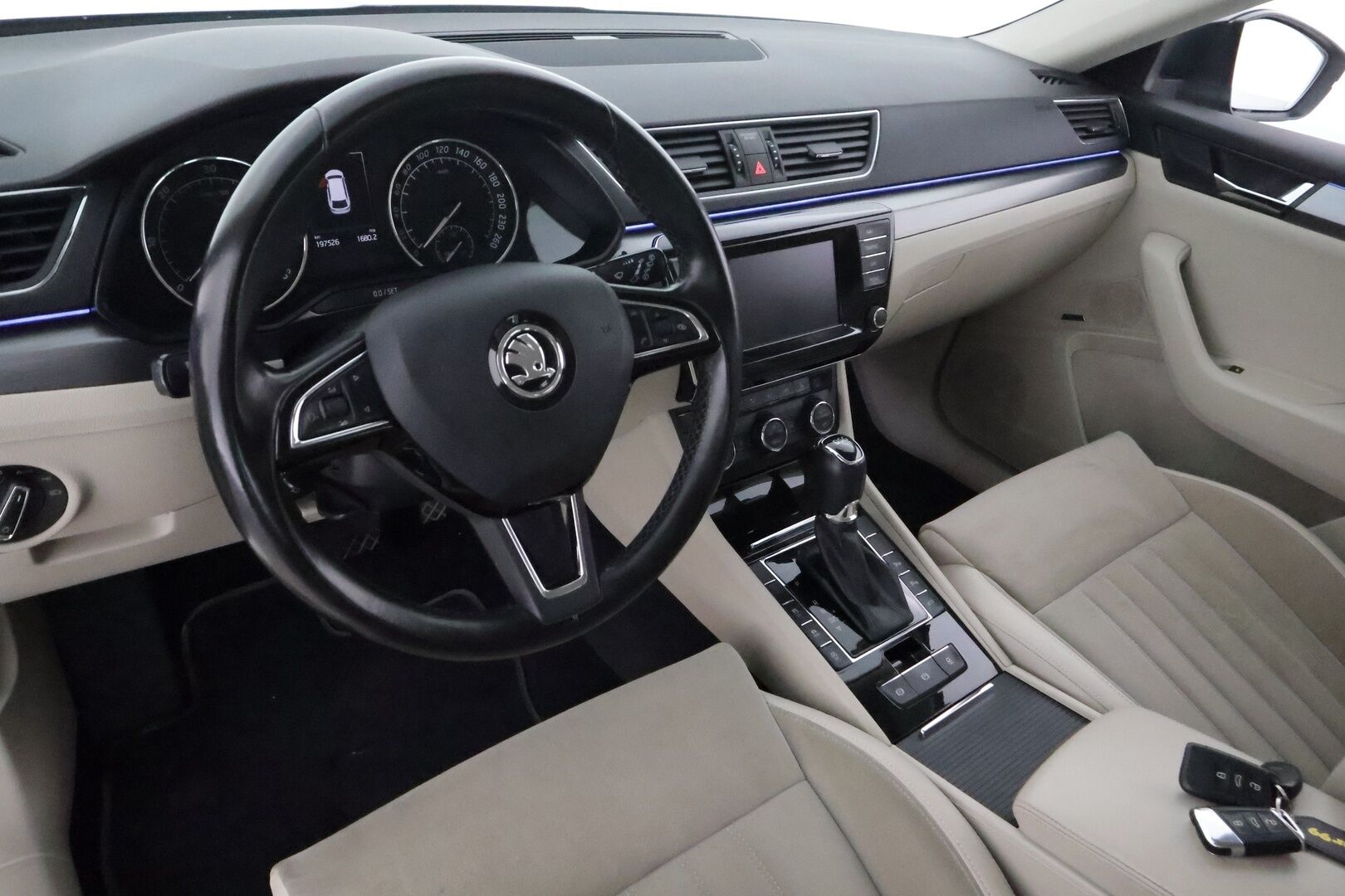 Skoda Superb 2016 Combi 2,0 TDI 190 Style DSG **Adapt. vakkari / Webasto / Xenon / Smartlink / Koukku / Muistipenkki**