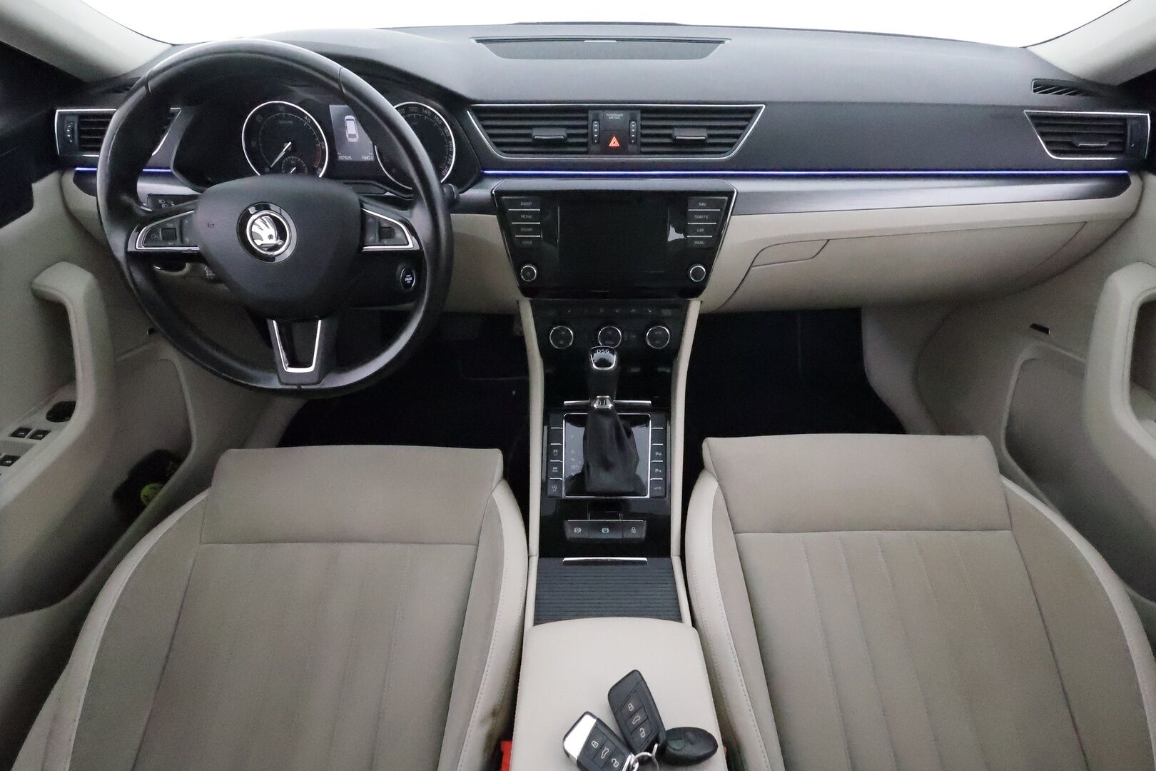 Skoda Superb 2016 Combi 2,0 TDI 190 Style DSG **Adapt. vakkari / Webasto / Xenon / Smartlink / Koukku / Muistipenkki**