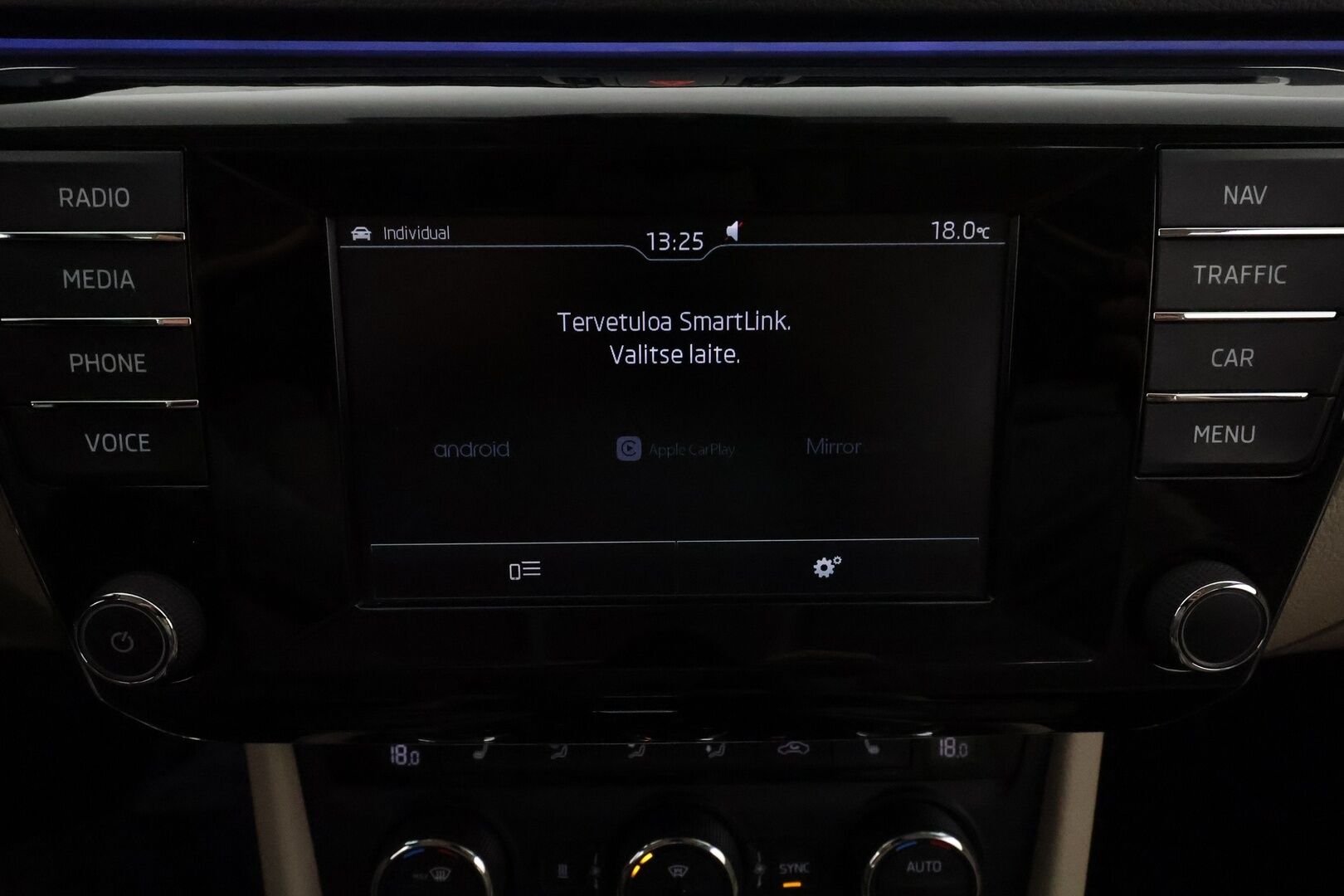 Skoda Superb 2016 Combi 2,0 TDI 190 Style DSG **Adapt. vakkari / Webasto / Xenon / Smartlink / Koukku / Muistipenkki**