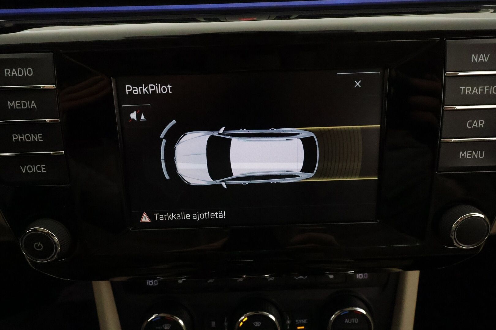 Skoda Superb 2016 Combi 2,0 TDI 190 Style DSG **Adapt. vakkari / Webasto / Xenon / Smartlink / Koukku / Muistipenkki**