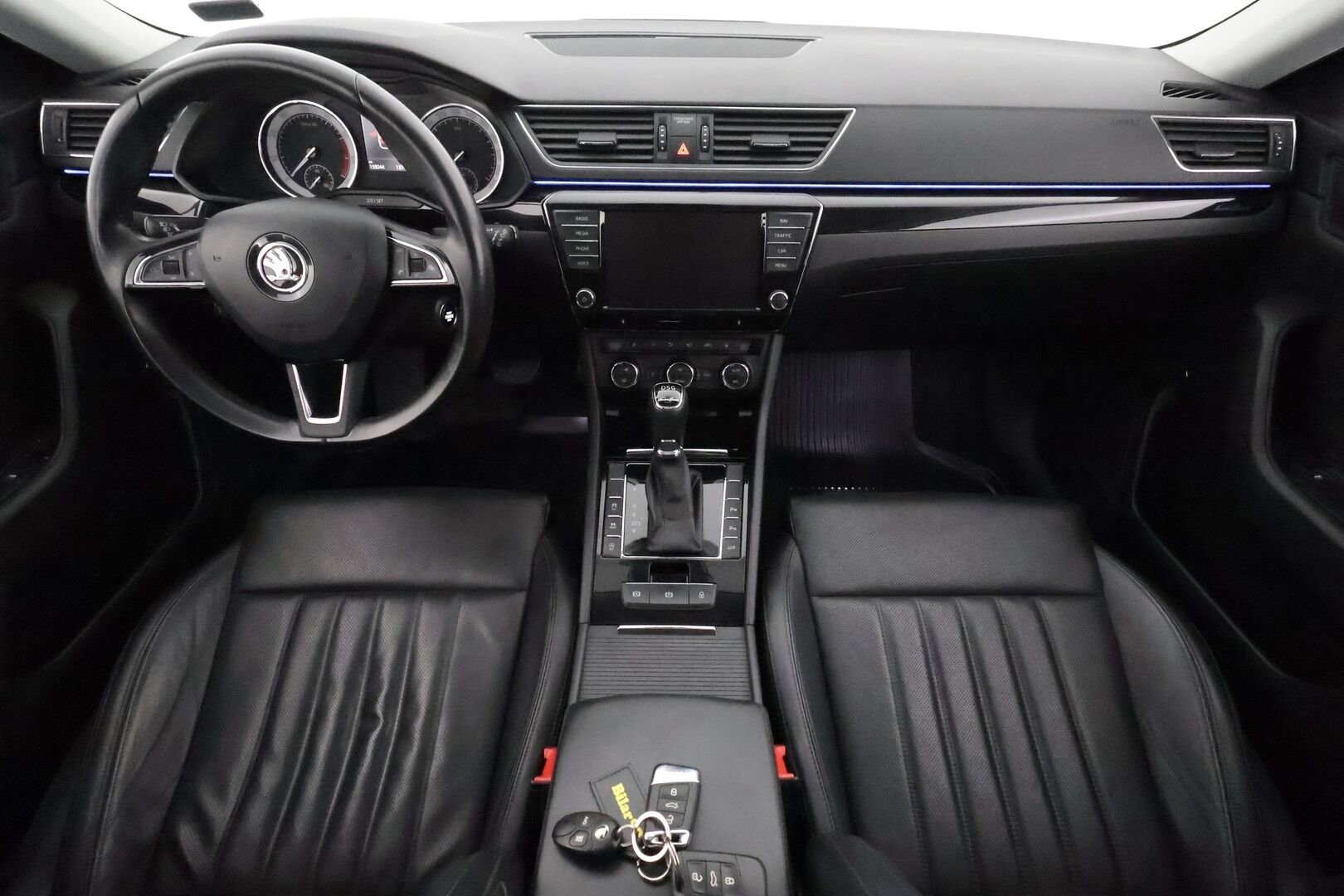 Skoda Superb 2016 Combi 2,0 TSI 280 4x4 L&K DSG Autom. **Panorama / Webasto / Koukku / Canton / Adapt. vakkari / Muistipenkki / P.kamera** - Suomi-auto / Apple&Android / Navi / Kaistavahti / Sähköluukku