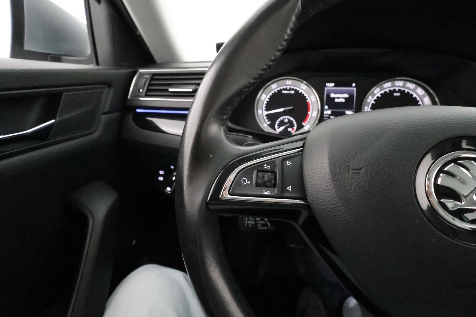 Skoda Superb 2016 Combi 2,0 TSI 280 4x4 L&K DSG Autom. **Panorama / Webasto / Koukku / Canton / Adapt. vakkari / Muistipenkki / P.kamera** - Suomi-auto / Apple&Android / Navi / Kaistavahti / Sähköluukku