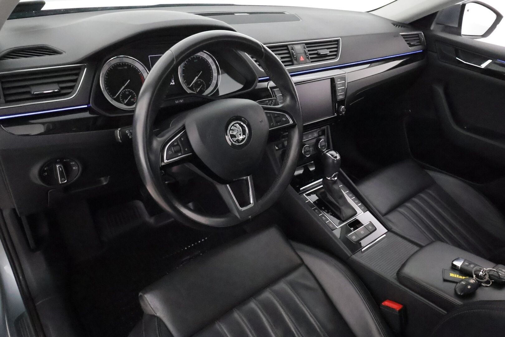 Skoda Superb 2016 Combi 2,0 TSI 280 4x4 L&K DSG Autom. **Panorama / Webasto / Koukku / Canton / Adapt. vakkari / Muistipenkki / P.kamera** - Suomi-auto / Apple&Android / Navi / Kaistavahti / Sähköluukku