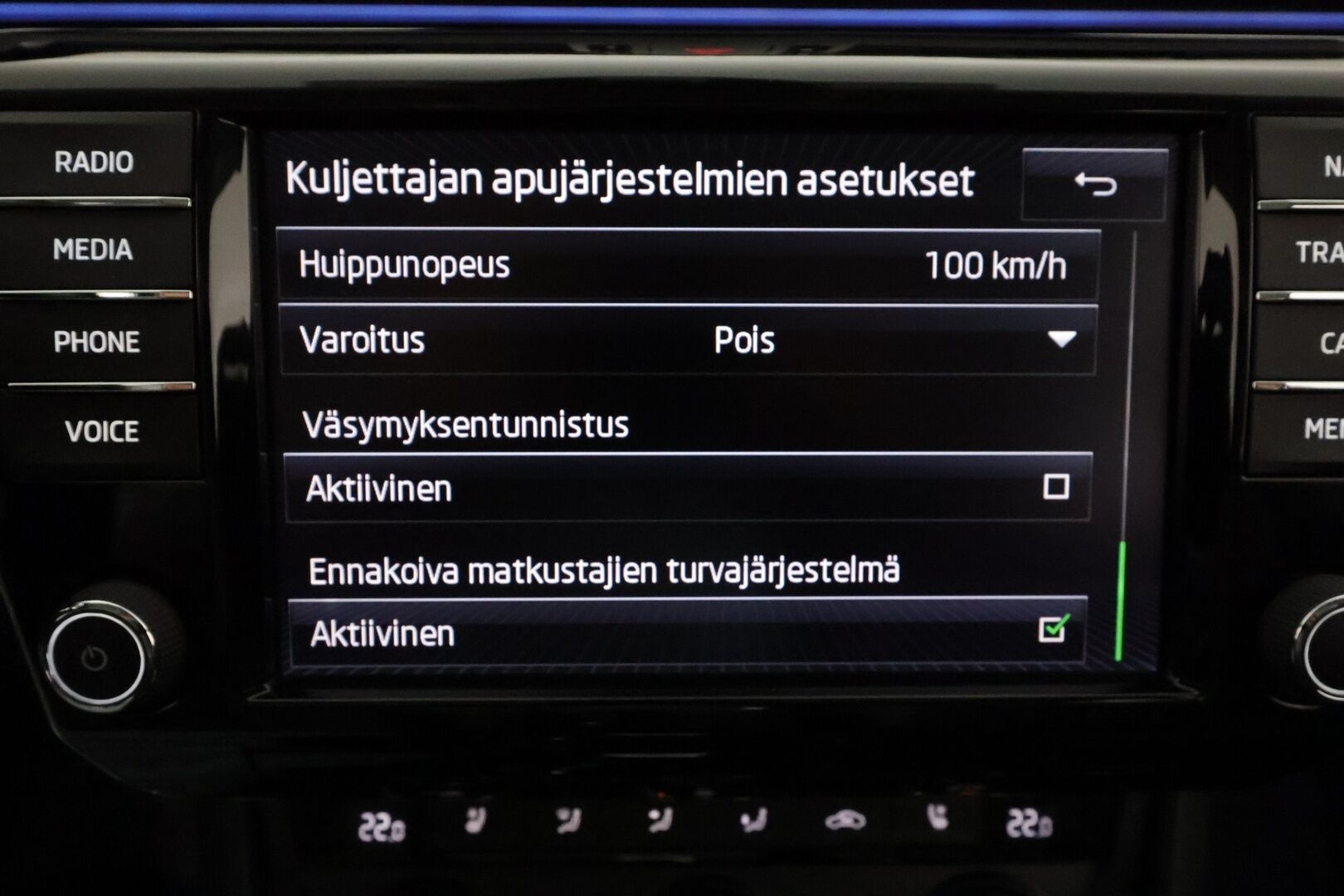Skoda Superb 2016 Combi 2,0 TSI 280 4x4 L&K DSG Autom. **Panorama / Webasto / Koukku / Canton / Adapt. vakkari / Muistipenkki / P.kamera** - Suomi-auto / Apple&Android / Navi / Kaistavahti / Sähköluukku