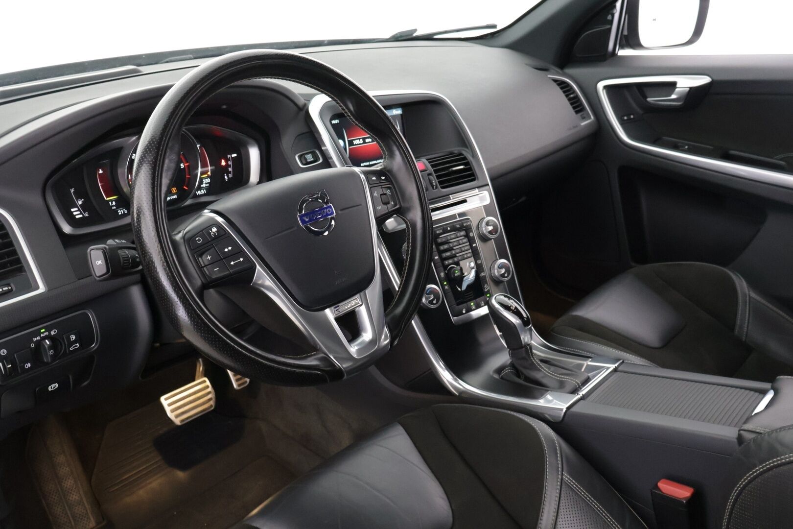 Volvo XC60 2016 D5 AWD R-Design Edition aut *Adapt. Vakkari / BLIS / Koukku / Webasto / Lämm. Tuulilasi & Ratti* - *Suomi-Auto / 2xrenkaat ja avaimet*