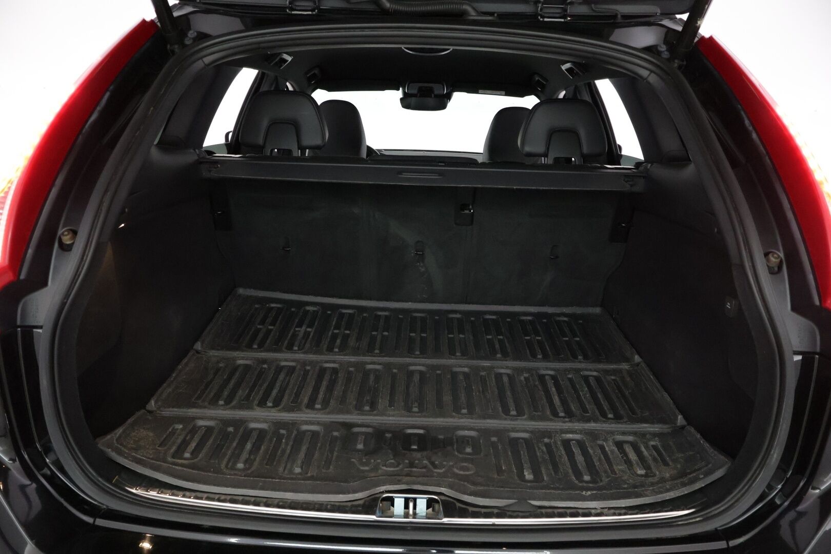 Volvo XC60 2016 D5 AWD R-Design Edition aut *Adapt. Vakkari / BLIS / Koukku / Webasto / Lämm. Tuulilasi & Ratti* - *Suomi-Auto / 2xrenkaat ja avaimet*