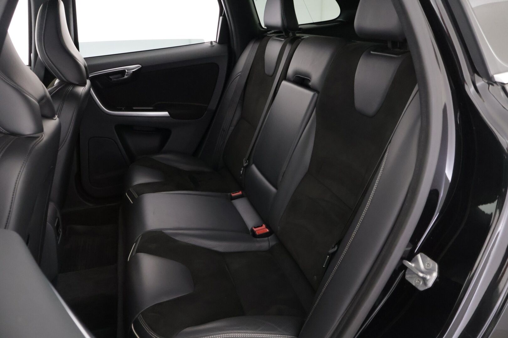 Volvo XC60 2016 D5 AWD R-Design Edition aut *Adapt. Vakkari / BLIS / Koukku / Webasto / Lämm. Tuulilasi & Ratti* - *Suomi-Auto / 2xrenkaat ja avaimet*