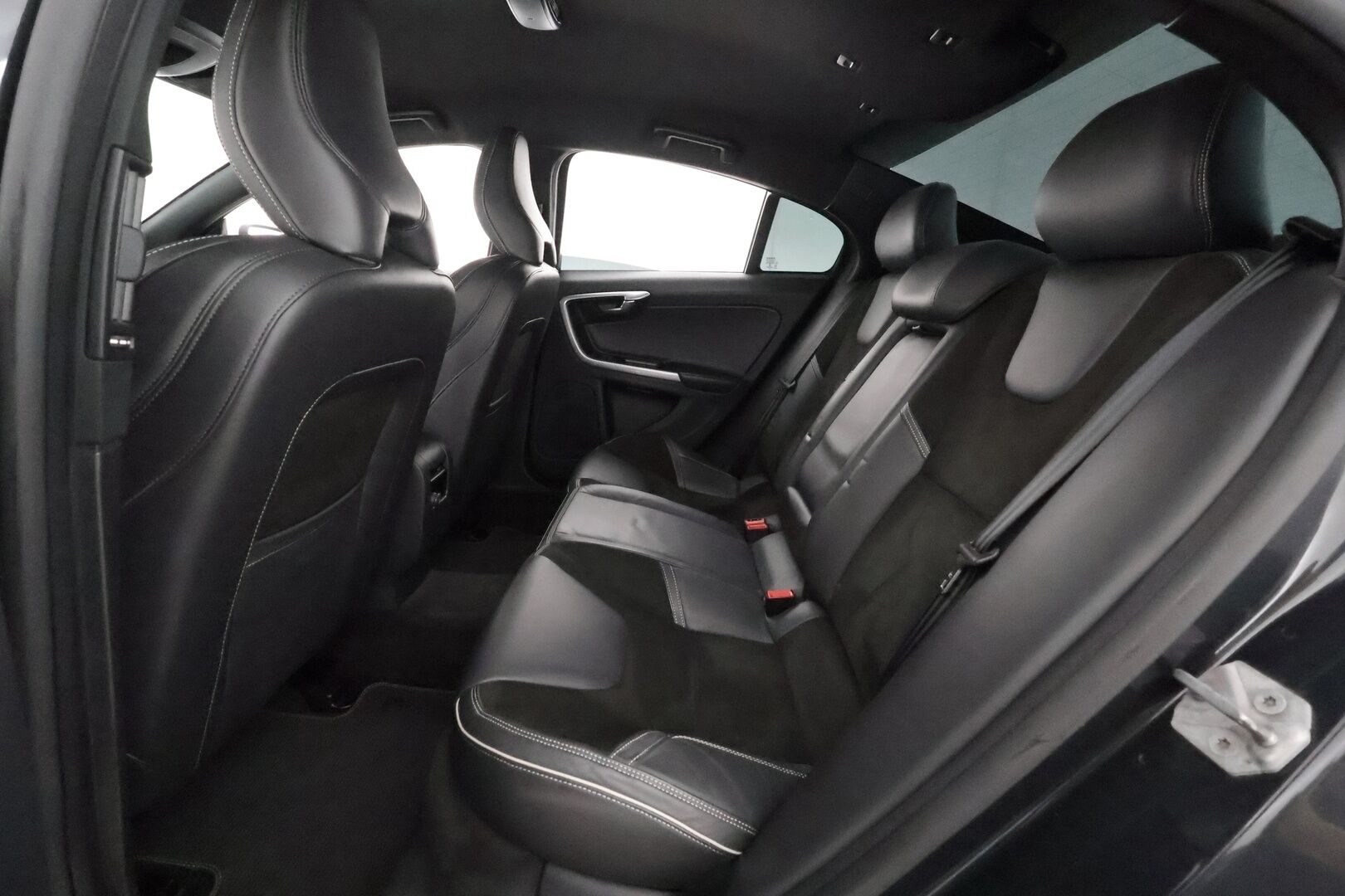 Volvo S60 2017 D3 Business R-Design Edition aut **Suomi-auto / Pa-lämmitin / Vakkari / Xenon / Bluetooth / P.tutkat**