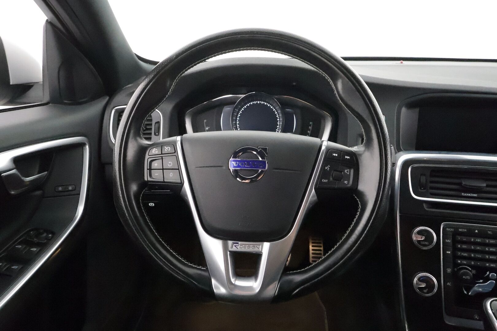 Volvo S60 2017 D3 Business R-Design Edition aut **Suomi-auto / Pa-lämmitin / Vakkari / Xenon / Bluetooth / P.tutkat**