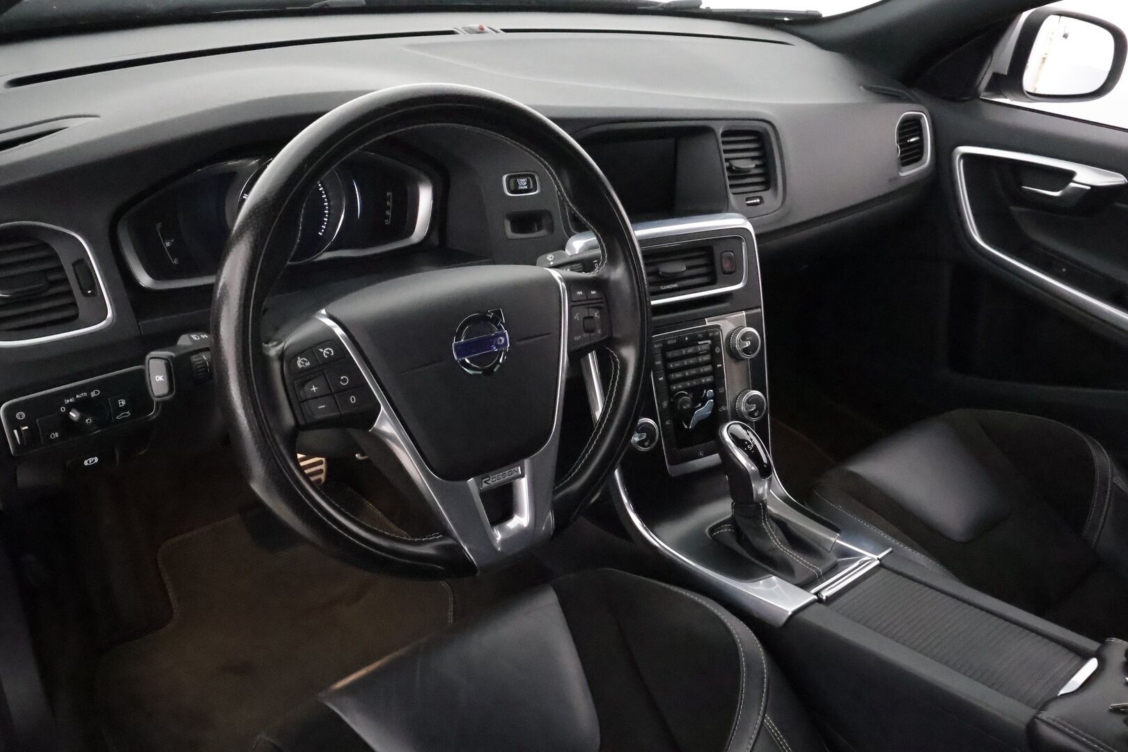 Volvo S60 2017 D3 Business R-Design Edition aut **Suomi-auto / Pa-lämmitin / Vakkari / Xenon / Bluetooth / P.tutkat**