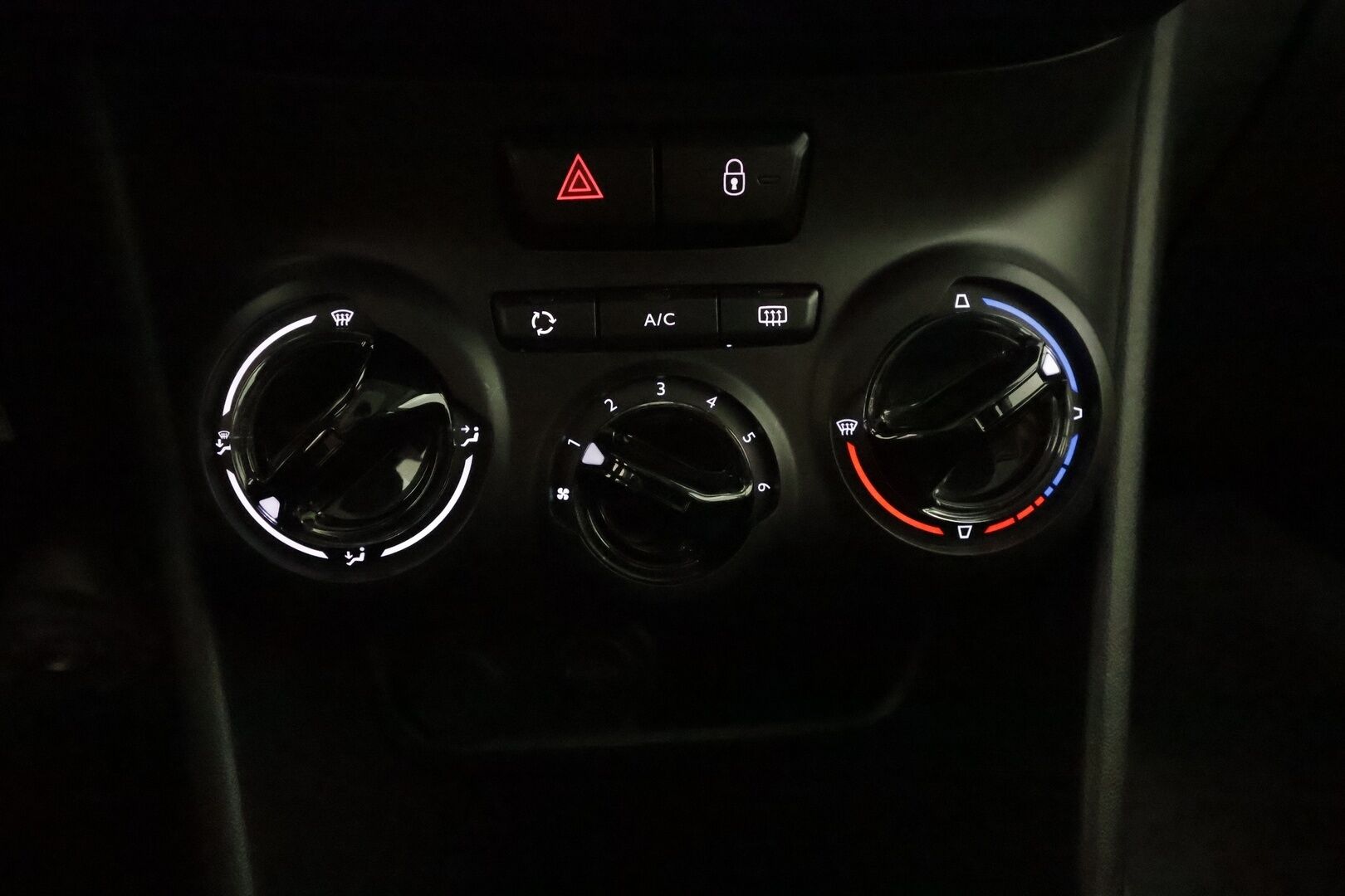 Peugeot 2008 2016 Active PureTech 110 Automaatti - 3,99 % KORKOTARJOUS TÄHÄN AUTOON - 31.5. ASTI! - Myydään Huutokaupat.com:issa