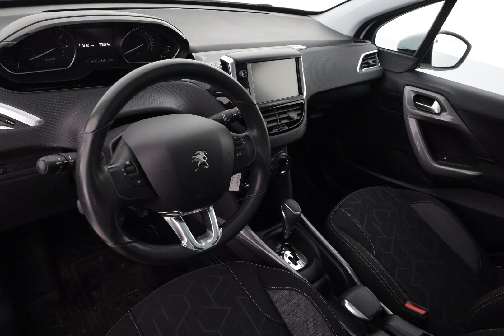 Peugeot 2008 2016 Active PureTech 110 Automaatti - 3,99 % KORKOTARJOUS TÄHÄN AUTOON - 31.5. ASTI! - Myydään Huutokaupat.com:issa