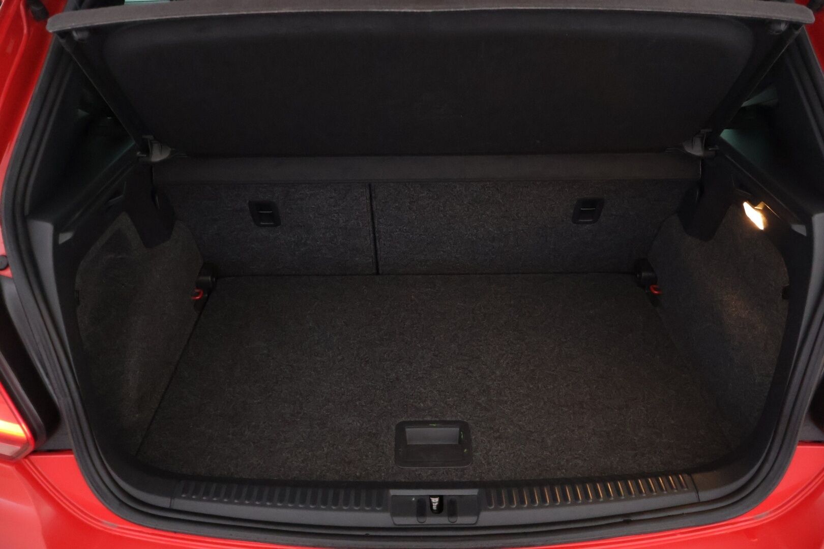 Volkswagen Polo 2016 GTI 1,8 TSI 141 kW (192 hv) DSG-automaatti - | Suomi-auto | Kattoluukku | Lohko | Kahdet renkaat |