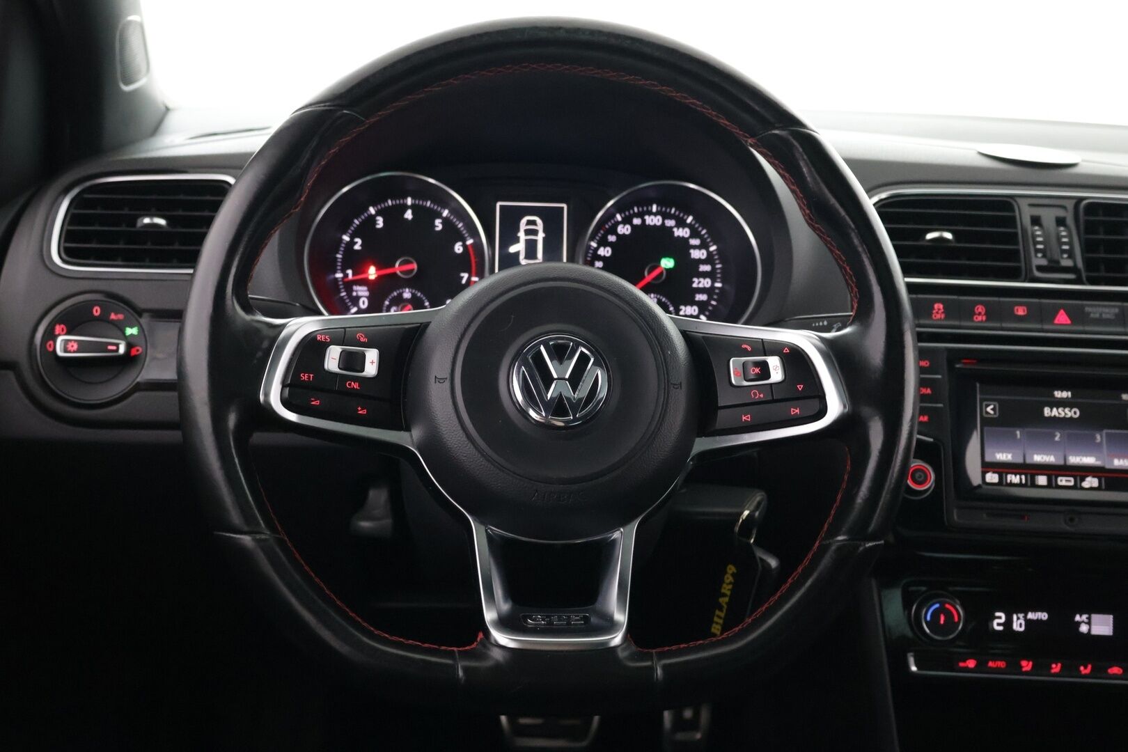 Volkswagen Polo 2016 GTI 1,8 TSI 141 kW (192 hv) DSG-automaatti - | Suomi-auto | Kattoluukku | Lohko | Kahdet renkaat |