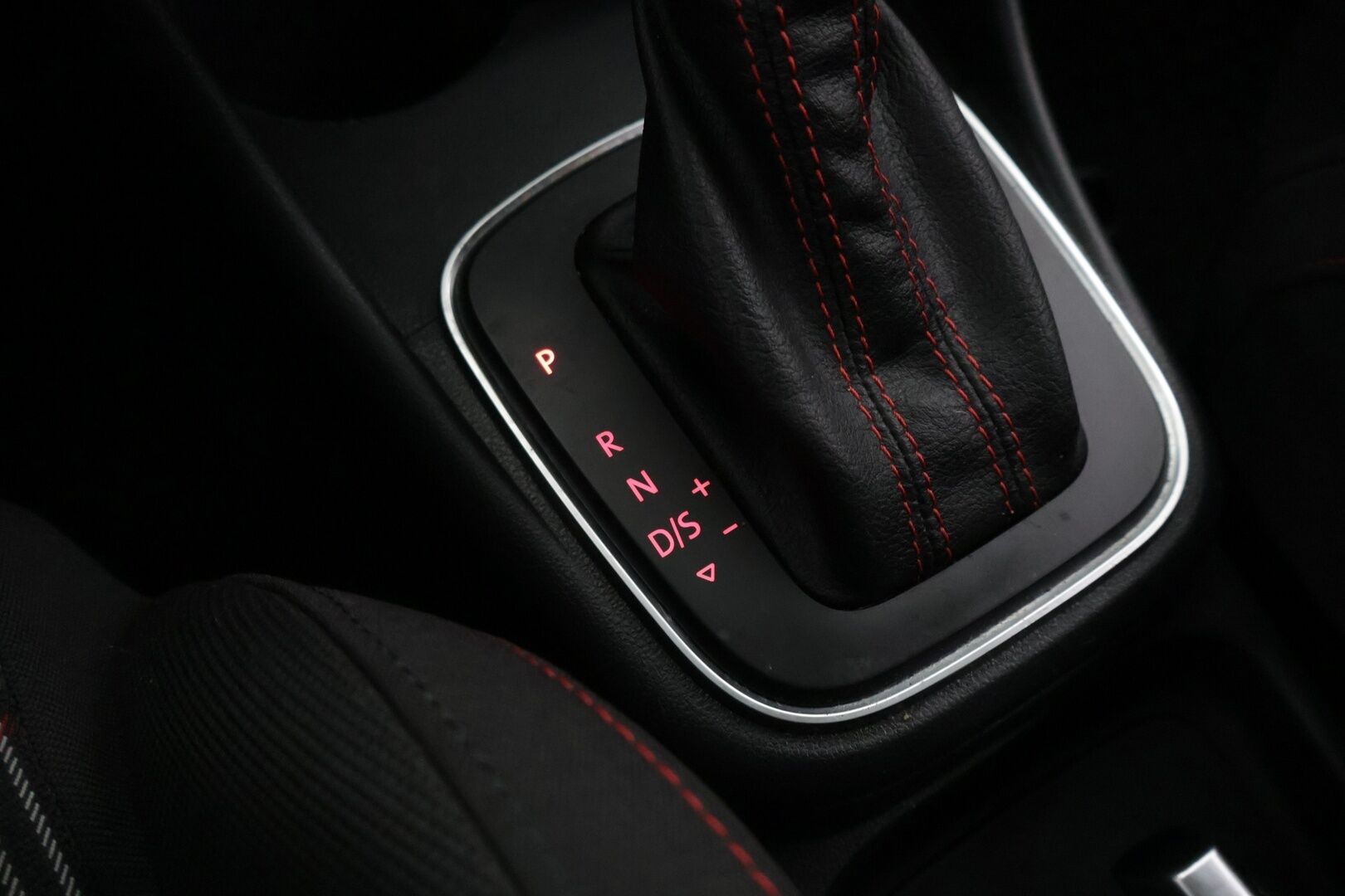 Volkswagen Polo 2016 GTI 1,8 TSI 141 kW (192 hv) DSG-automaatti - | Suomi-auto | Kattoluukku | Lohko | Kahdet renkaat |