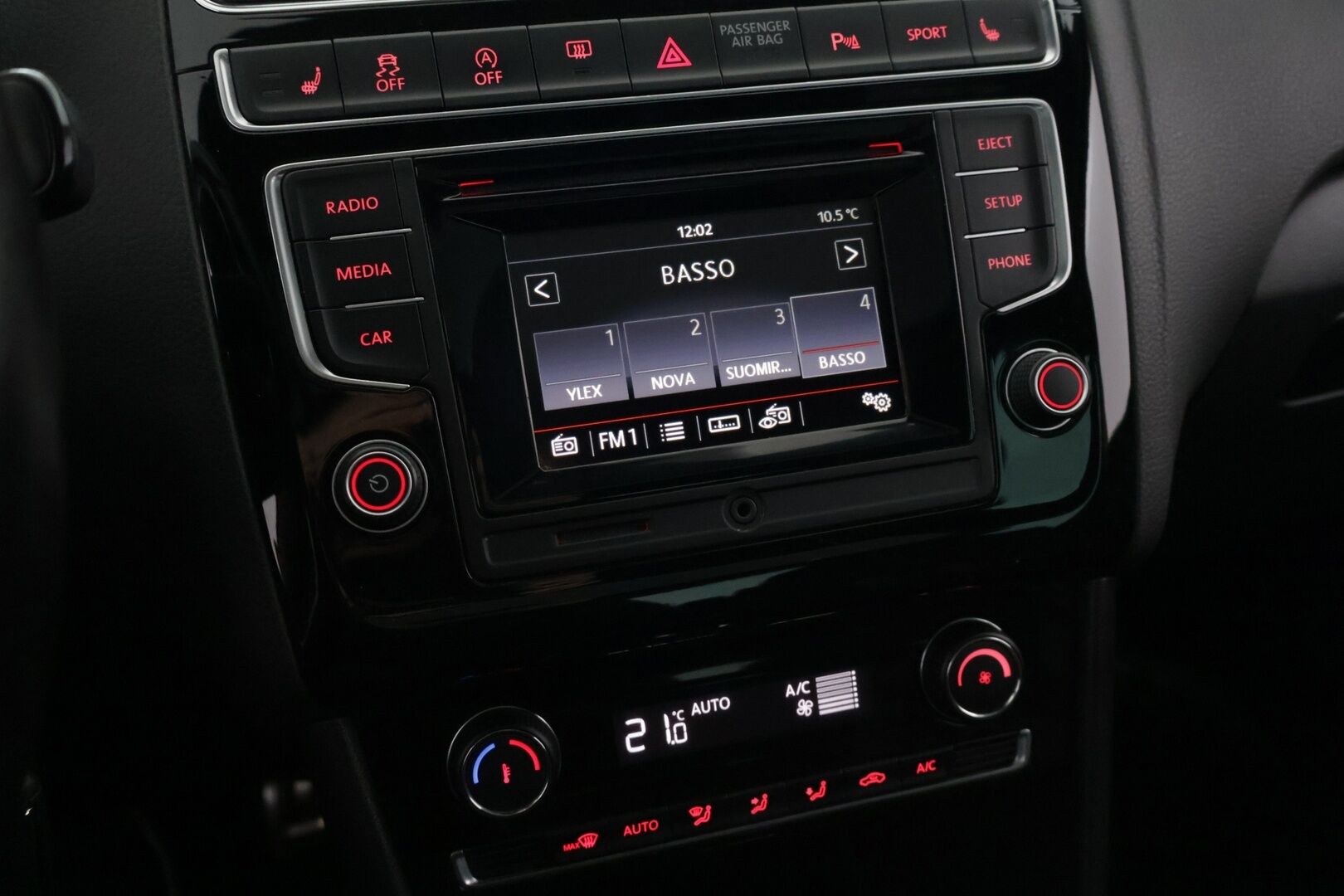 Volkswagen Polo 2016 GTI 1,8 TSI 141 kW (192 hv) DSG-automaatti - | Suomi-auto | Kattoluukku | Lohko | Kahdet renkaat |