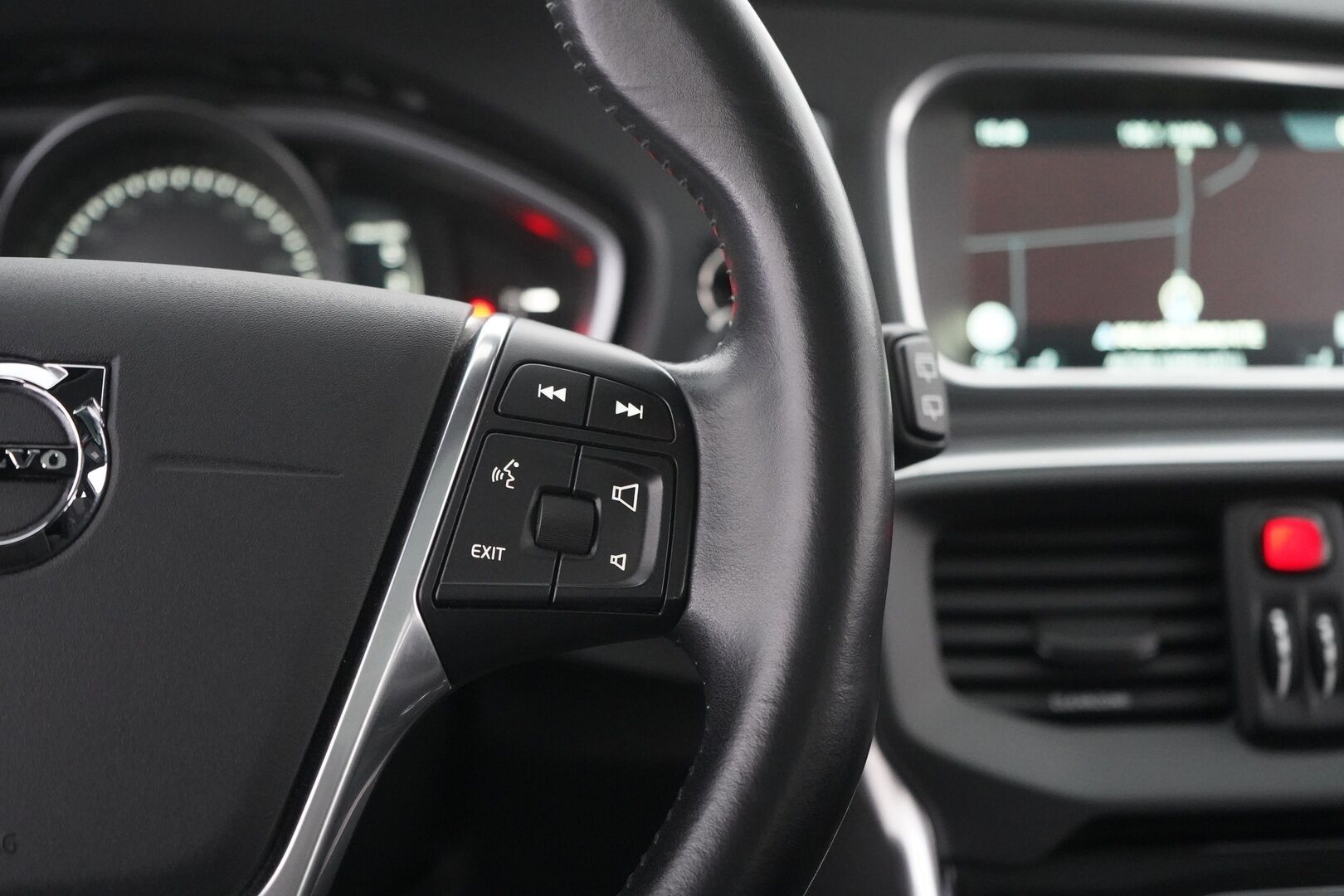 Volvo V40 2017 D2 Business aut - Suomi-auto | Webasto | Panoraama | P-Kamera | Full LED | Osanahka | EI ADBLUE