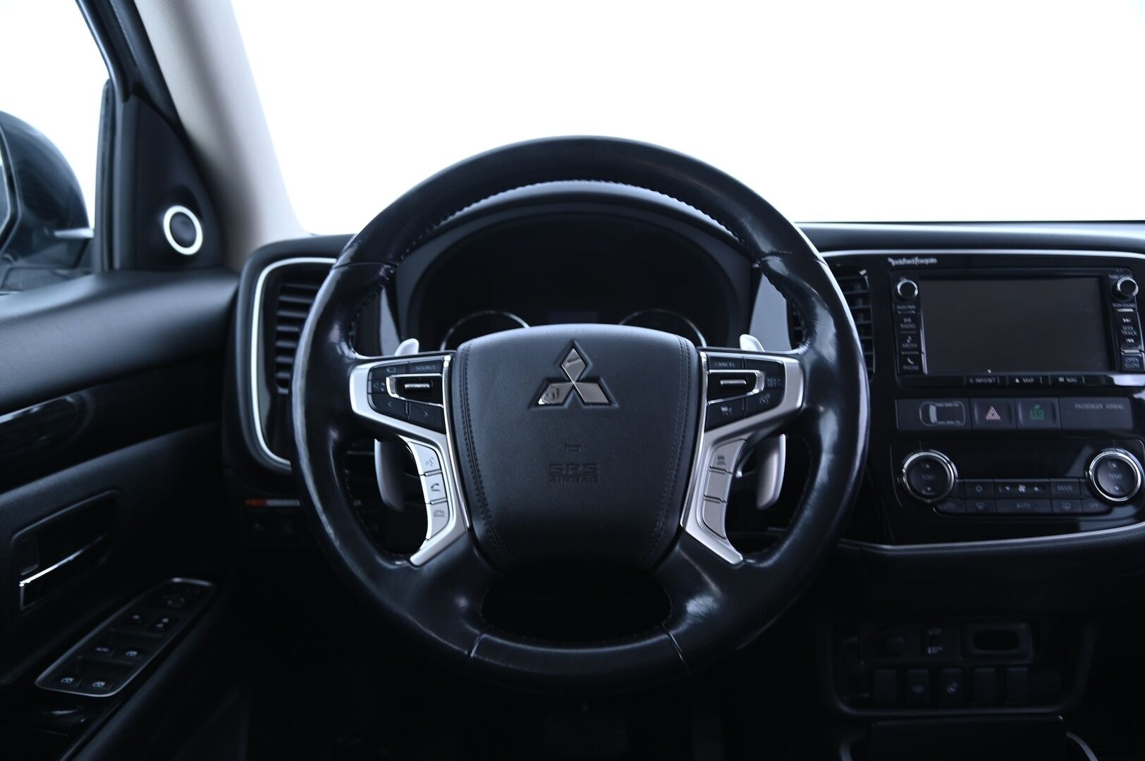 Mitsubishi OUTLANDER PHEV 2016 Instyle Navi 4WD 5P - ACC / 360° / Koukku / S-Luukku / KeyLessGo / Rockford / Nahat / Ratinlämmitin / Navi / Merkkihuollettu!