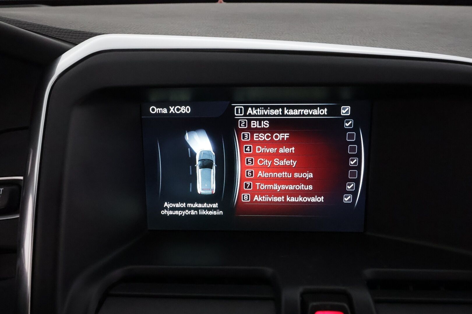 Volvo XC60 2017 D4 AWD R-Design Edition aut *ACC / Webasto / Navi / Aktiiv.Xenon / P.tutkat / Koukku / BLIS / KeylessGo* - Suomi-auto / Kahdet renkaat aluvanteilla / Merkkihuollettu