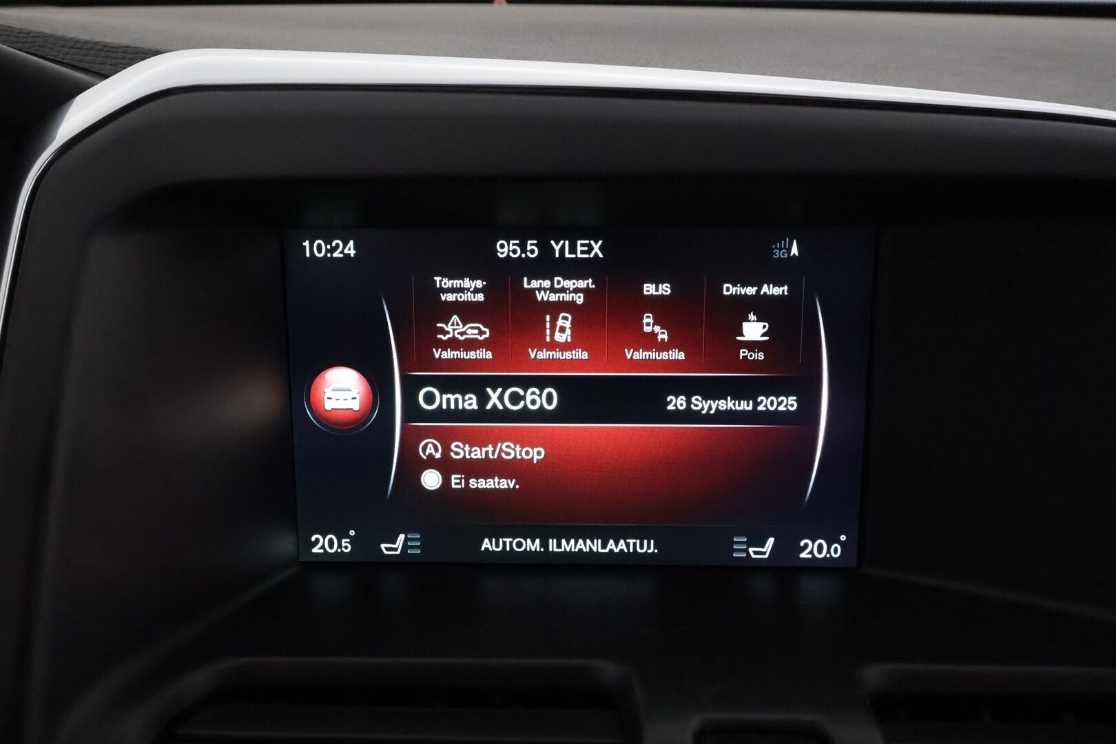 Volvo XC60 2017 D4 AWD R-Design Edition aut *ACC / Webasto / Navi / Aktiiv.Xenon / P.tutkat / Koukku / BLIS / KeylessGo* - Suomi-auto / Kahdet renkaat aluvanteilla / Merkkihuollettu