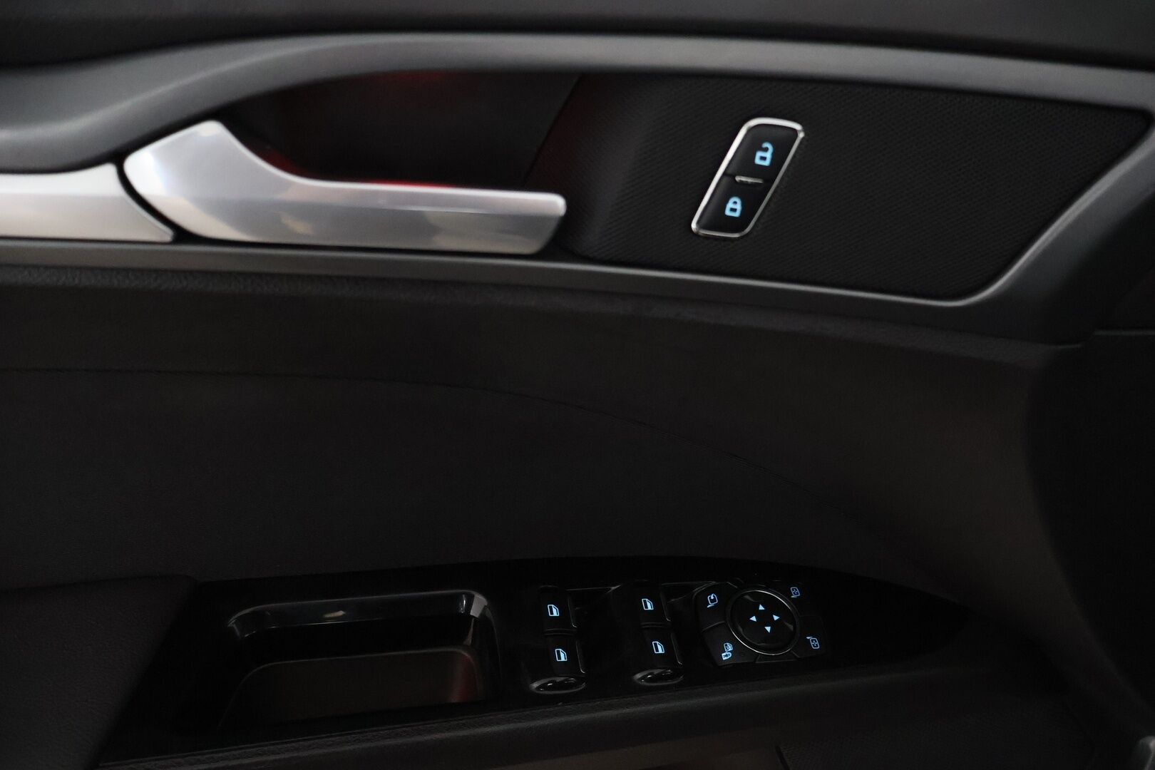 Ford Mondeo 2016 2,0 TDCi 150hv PowerShift Titanium Wagon - Webasto | Koukku | P-tutkat | Navi | Isommalla keskinäytöllä 