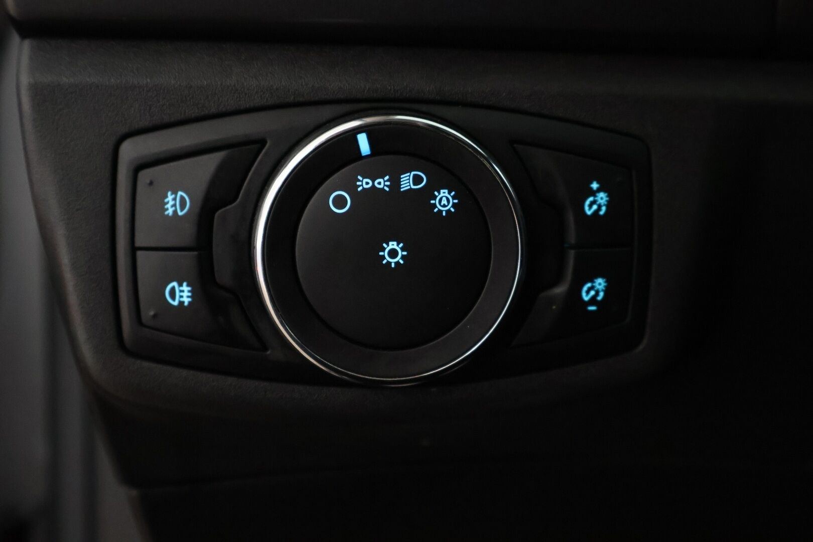 Ford Mondeo 2016 2,0 TDCi 150hv PowerShift Titanium Wagon - Webasto | Koukku | P-tutkat | Navi | Isommalla keskinäytöllä 