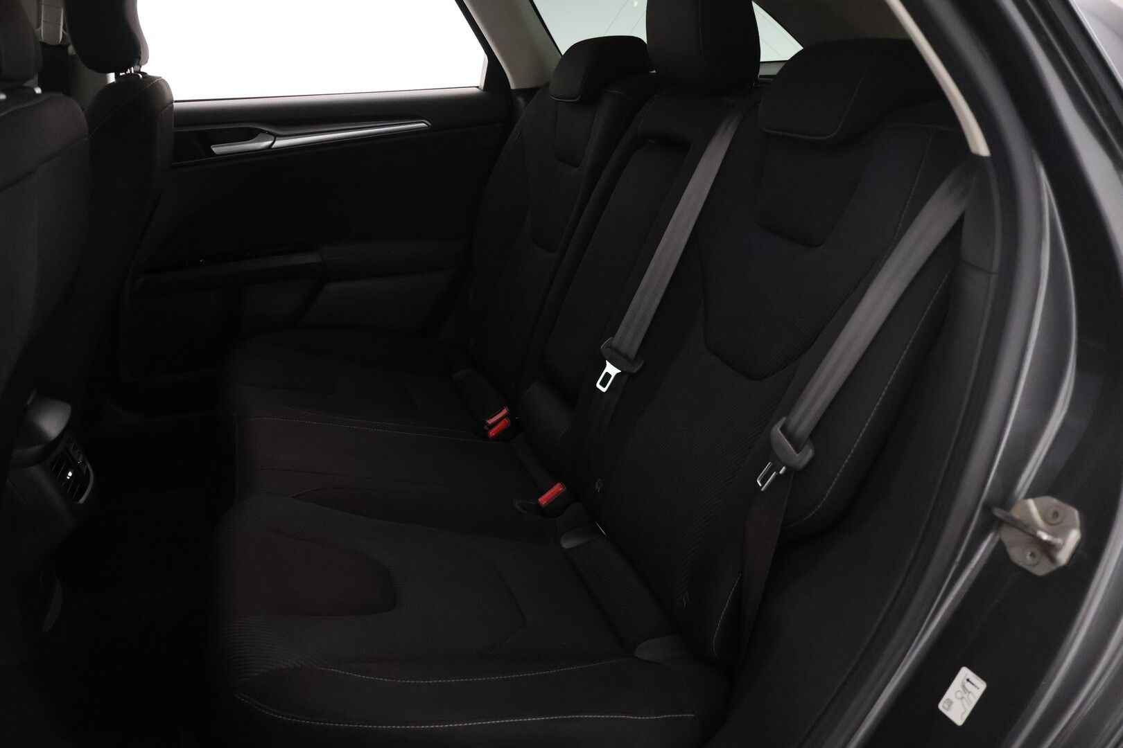 Ford Mondeo 2016 2,0 TDCi 150hv PowerShift Titanium Wagon - Webasto | Koukku | P-tutkat | Navi | Isommalla keskinäytöllä 