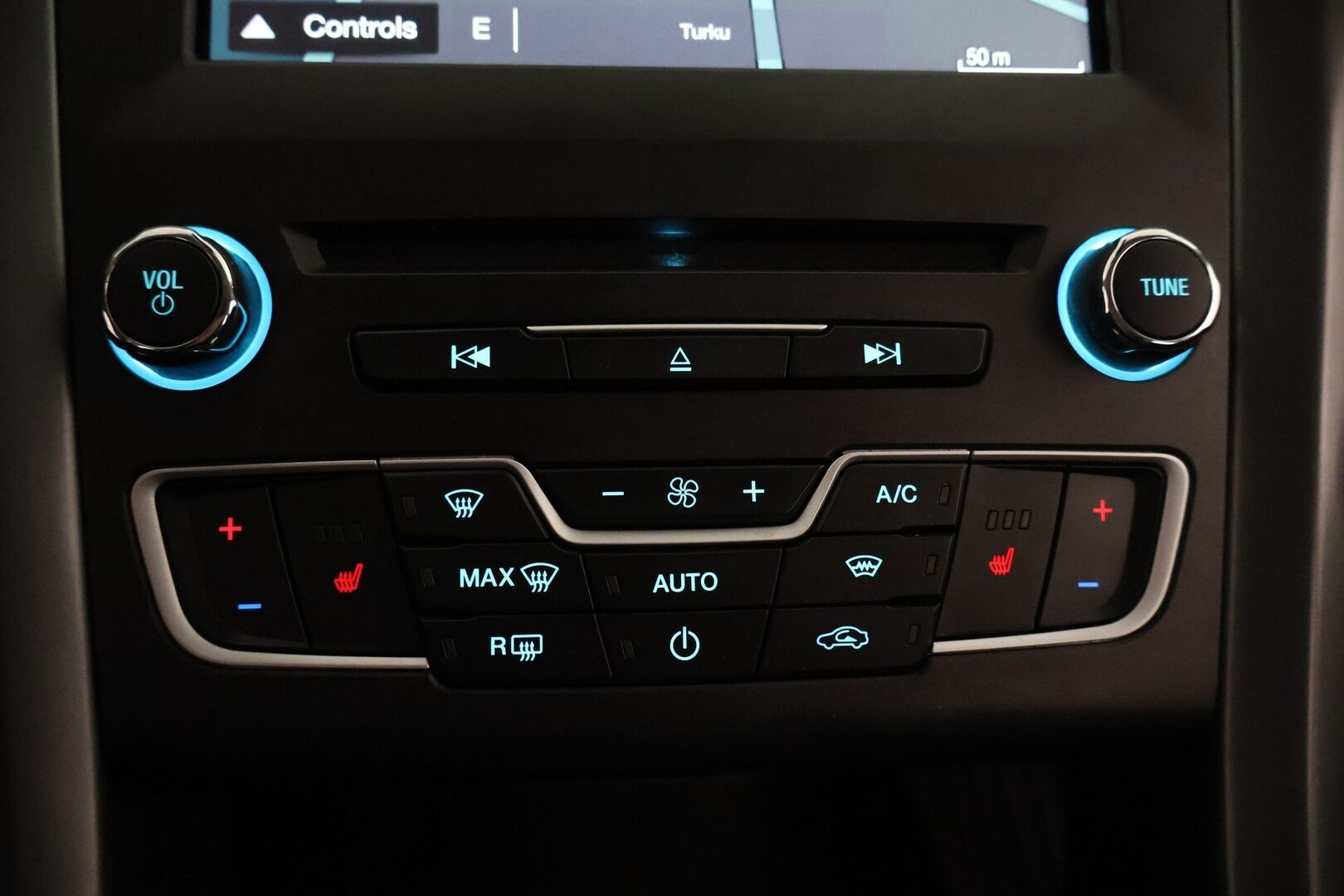 Ford Mondeo 2016 2,0 TDCi 150hv PowerShift Titanium Wagon - Webasto | Koukku | P-tutkat | Navi | Isommalla keskinäytöllä 