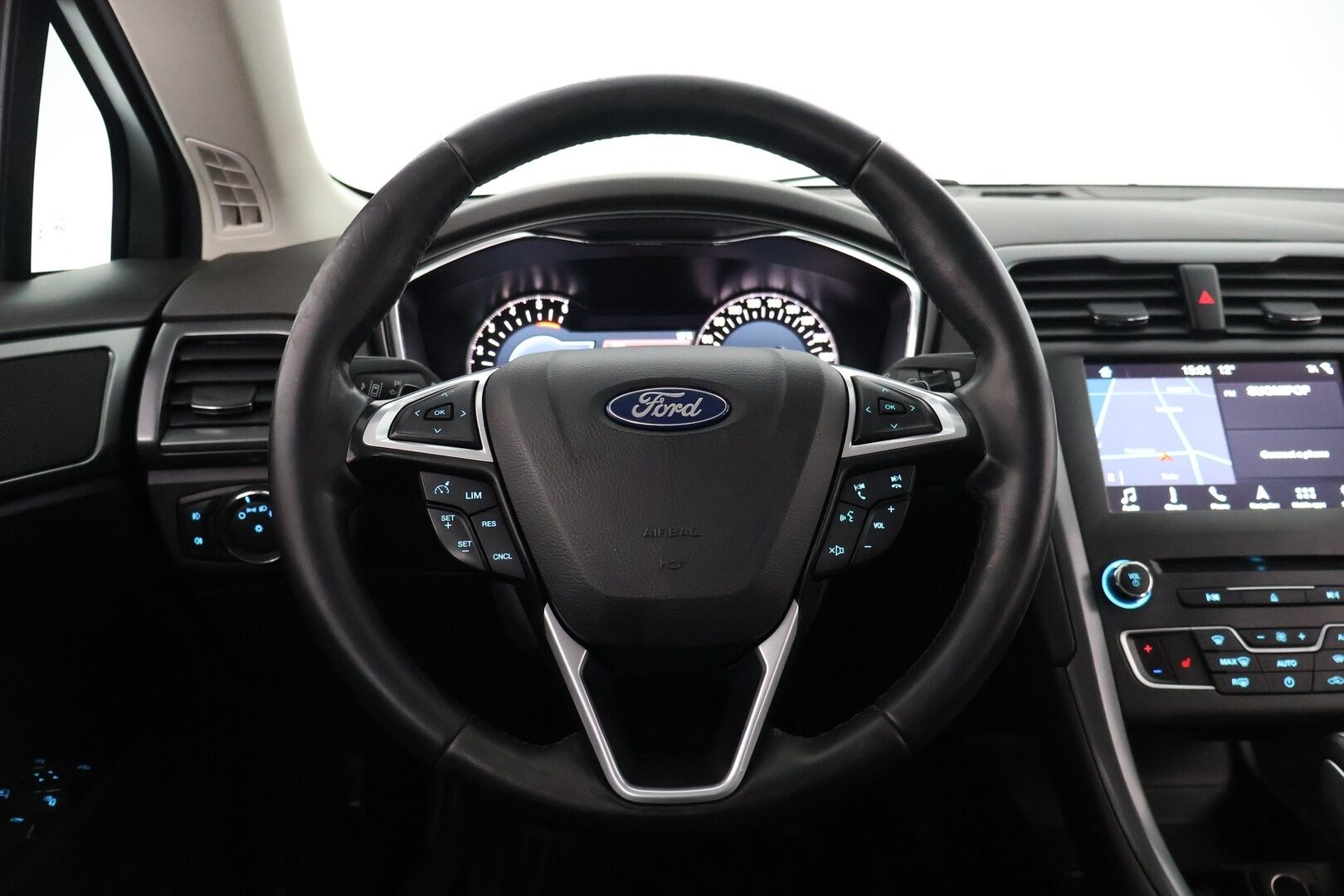 Ford Mondeo 2016 2,0 TDCi 150hv PowerShift Titanium Wagon - Webasto | Koukku | P-tutkat | Navi | Isommalla keskinäytöllä 