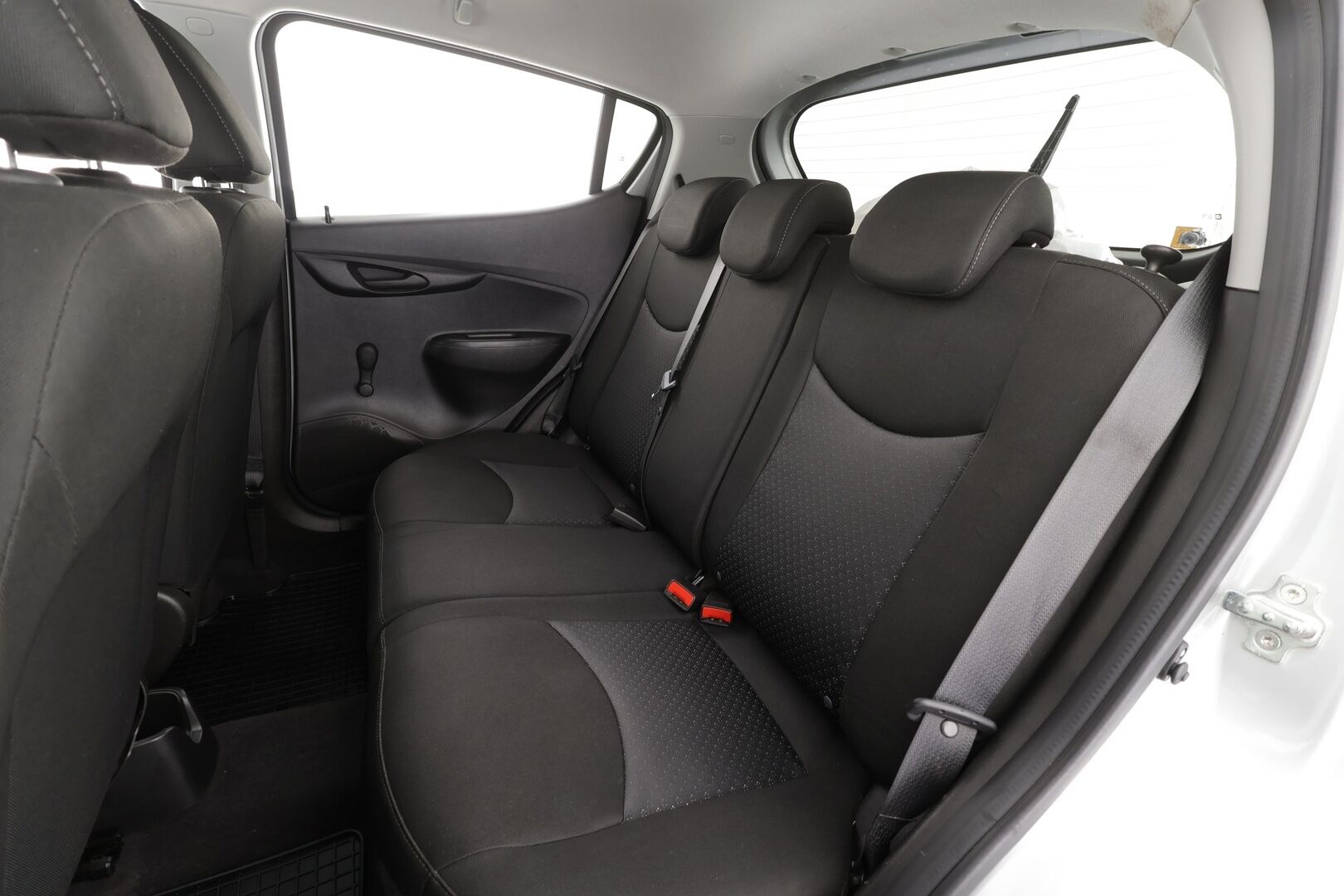 Opel Karl 2017 5-ov Enjoy 1,0 Ecotec 55kW MT5 * Suomi-auto / Vakkari / Radio / P.tutka / Kaistavahti / Lohkolämmitin / Ilmastointi / Ratinlämmitin * - 2xRenkaat 