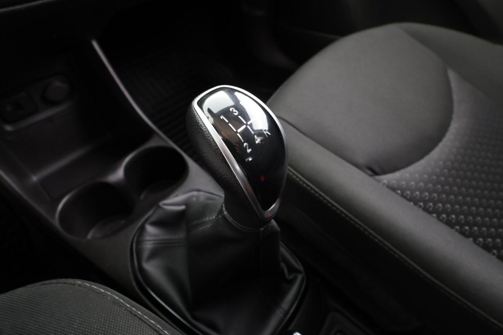 Opel Karl 2017 5-ov Enjoy 1,0 Ecotec 55kW MT5 * Suomi-auto / Vakkari / Radio / P.tutka / Kaistavahti / Lohkolämmitin / Ilmastointi / Ratinlämmitin * - 2xRenkaat 