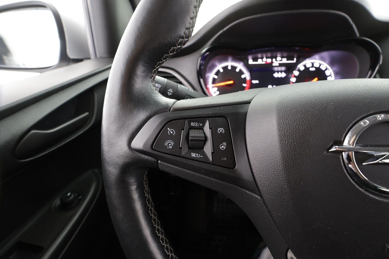 Opel Karl 2017 5-ov Enjoy 1,0 Ecotec 55kW MT5 * Suomi-auto / Vakkari / Radio / P.tutka / Kaistavahti / Lohkolämmitin / Ilmastointi / Ratinlämmitin * - 2xRenkaat 