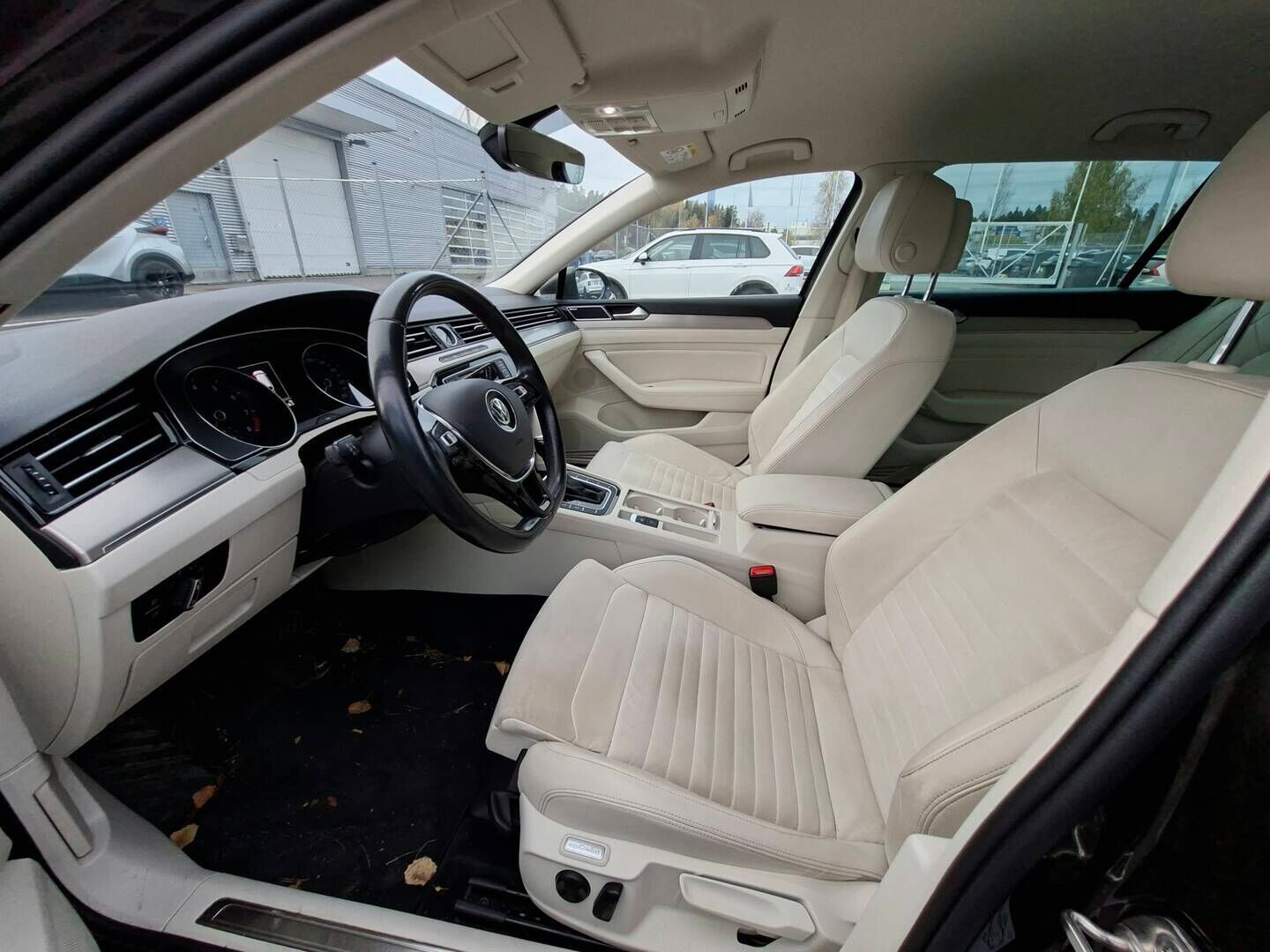 Volkswagen Passat 2016 Variant Highline 2,0 TSI 206 kW (280 hv) 4MOTION DSG-automaatti - | ACC | Webasto | DynAudio | Koukku | Nahka-alcantara Sporttipenkit | Tutkat | Apple&Android | Keyless | 2-om. Suomi-auto | 2x aluvanteet |