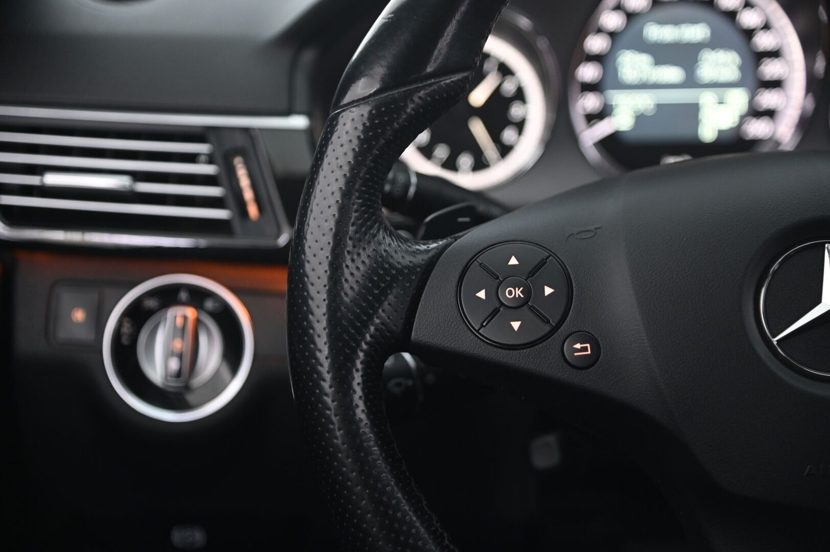 Mercedes-Benz E 2011 350 CDI Avantgarde - AMG sisä- ja ulkopaketti | Ortopedit muistilla | Tutkat | ILS | Lohko - KORKO VAIN 3,99 %