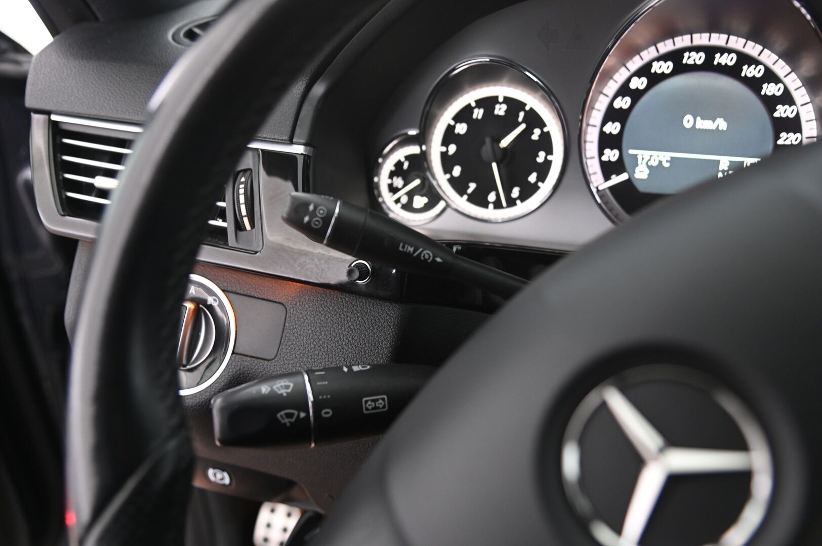 Mercedes-Benz E 2011 350 CDI Avantgarde - AMG sisä- ja ulkopaketti | Ortopedit muistilla | Tutkat | ILS | Lohko - KORKO VAIN 3,99 %