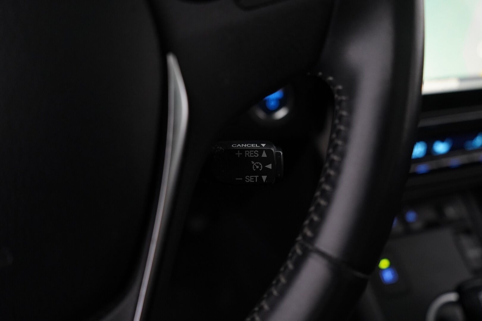 Toyota Auris 2016 Touring Sports 1,8 Hybrid Style * Lohko&Sisä / Vakkari / P.Kamera / Lasikatto / Keyless * - Suomi-auto / Juuri katsastettu / Facelift / Kahdet Toyotan vanteet
