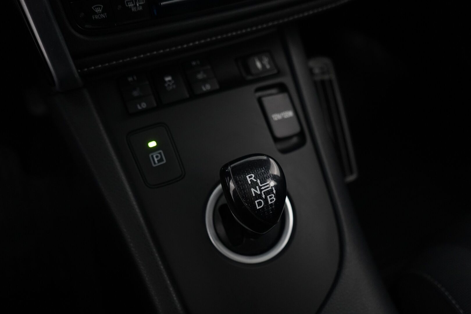 Toyota Auris 2016 Touring Sports 1,8 Hybrid Style * Lohko&Sisä / Vakkari / P.Kamera / Lasikatto / Keyless * - Suomi-auto / Juuri katsastettu / Facelift / Kahdet Toyotan vanteet