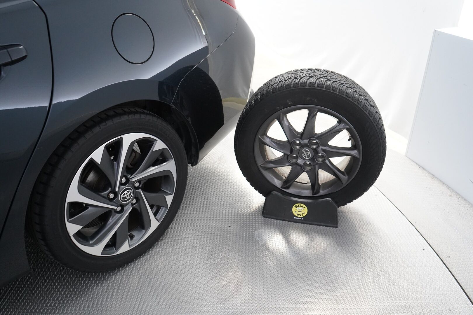 Toyota Auris 2016 Touring Sports 1,8 Hybrid Style * Lohko&Sisä / Vakkari / P.Kamera / Lasikatto / Keyless * - Suomi-auto / Juuri katsastettu / Facelift / Kahdet Toyotan vanteet