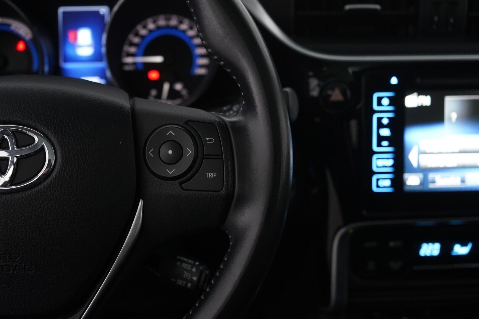 Toyota Auris 2016 Touring Sports 1,8 Hybrid Style * Lohko&Sisä / Vakkari / P.Kamera / Lasikatto / Keyless * - Suomi-auto / Juuri katsastettu / Facelift / Kahdet Toyotan vanteet