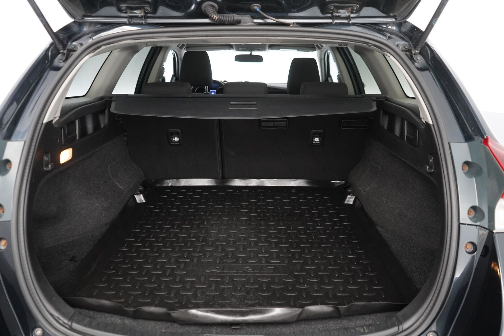 Toyota Auris 2016 Touring Sports 1,8 Hybrid Style * Lohko&Sisä / Vakkari / P.Kamera / Lasikatto / Keyless * - Suomi-auto / Juuri katsastettu / Facelift / Kahdet Toyotan vanteet