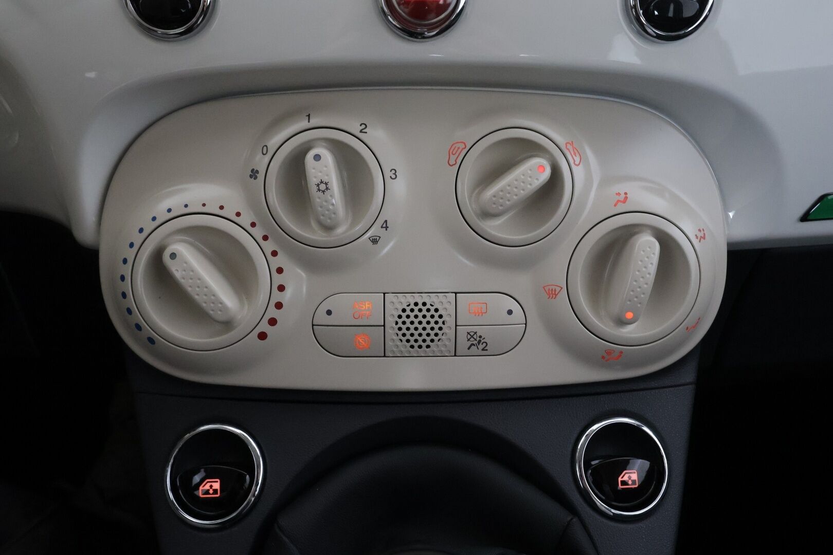 Fiat 500 2017 1,2 69hv Pop Start&Stop - | Siisti! | Ilmastointi | Penkinlämmittimet | Aux ja USB | Huoltokirja | 2x renkaat vanteineen | Sähkötoimiset etusivulasit | 