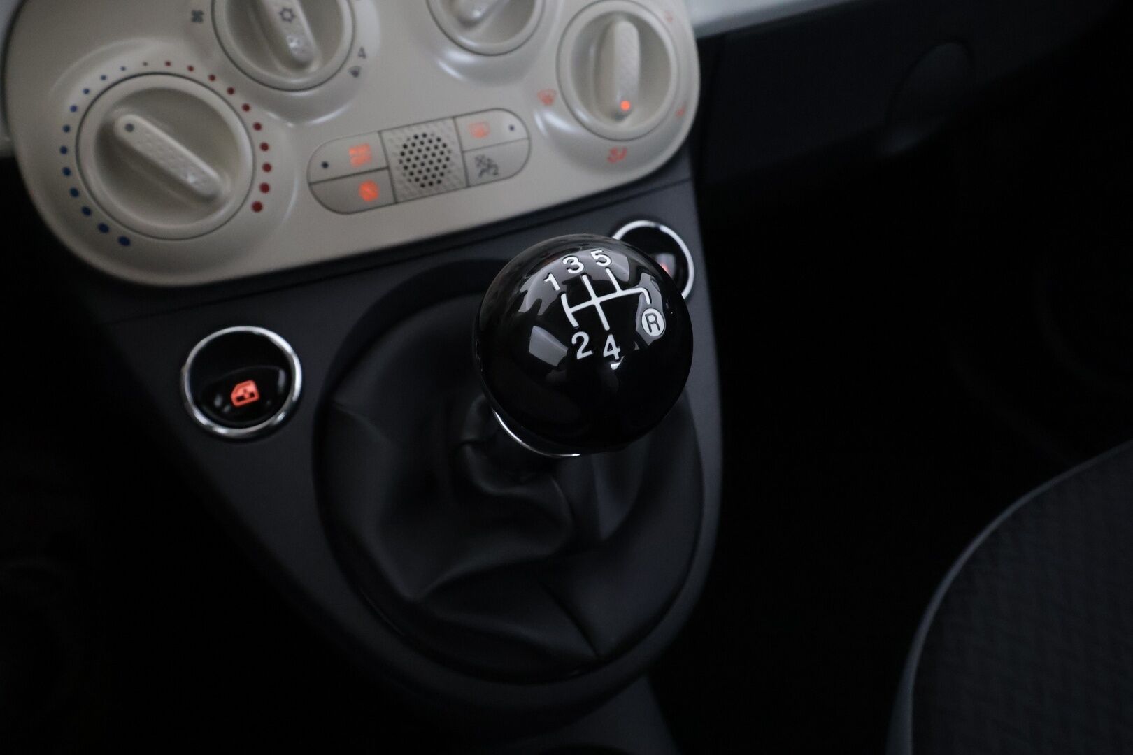 Fiat 500 2017 1,2 69hv Pop Start&Stop - | Siisti! | Ilmastointi | Penkinlämmittimet | Aux ja USB | Huoltokirja | 2x renkaat vanteineen | Sähkötoimiset etusivulasit | 
