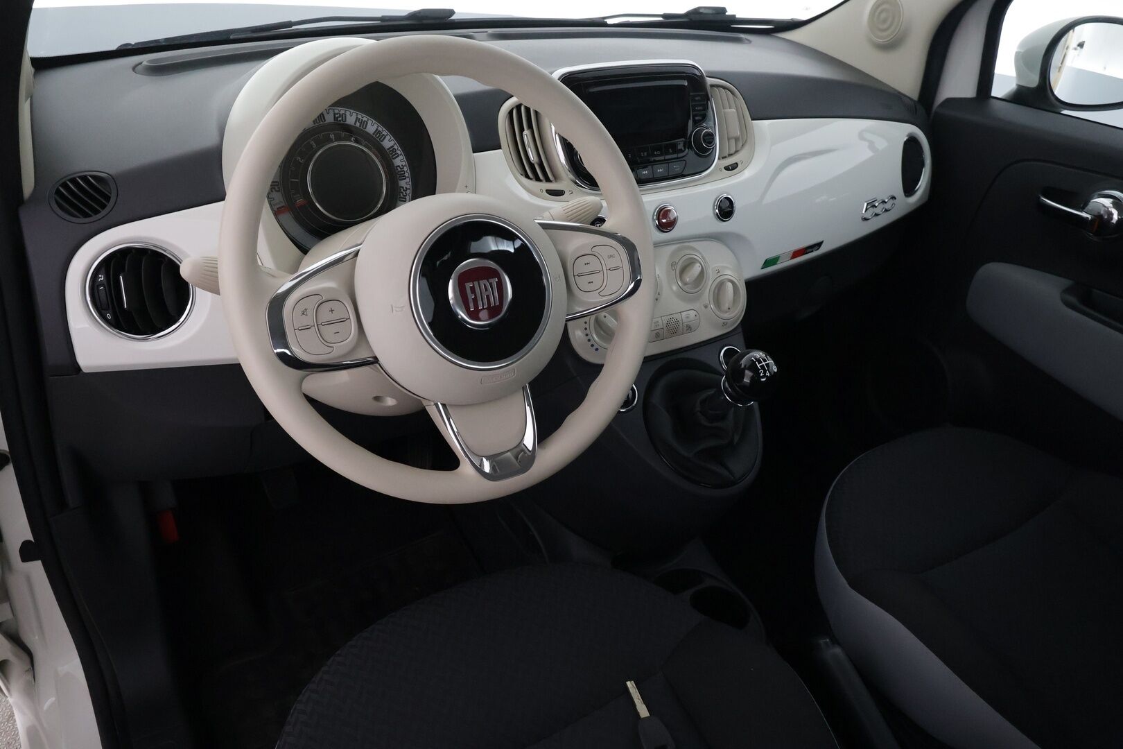 Fiat 500 2017 1,2 69hv Pop Start&Stop - | Siisti! | Ilmastointi | Penkinlämmittimet | Aux ja USB | Huoltokirja | 2x renkaat vanteineen | Sähkötoimiset etusivulasit | 