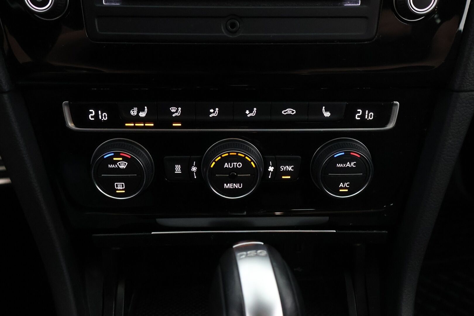 Volkswagen Golf 2016 Variant Allstar 1,2 TSI 81 kW (110 hv) DSG-automaatti - Webasto / Vetokoukku / KeylessGo / Bi-Xenon / Suomiauto / Peruutustutkat / 2x Fiksut renkaat / Juuri tullut!
