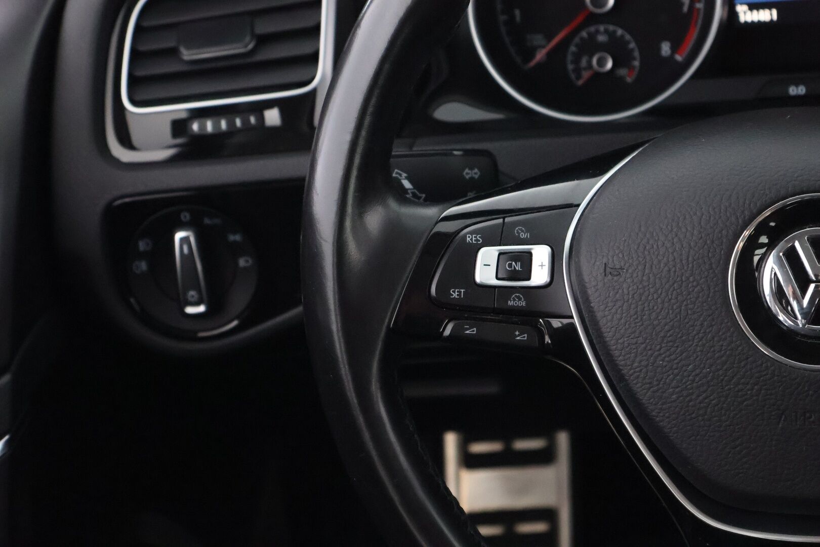 Volkswagen Golf 2016 Variant Allstar 1,2 TSI 81 kW (110 hv) DSG-automaatti - Webasto / Vetokoukku / KeylessGo / Bi-Xenon / Suomiauto / Peruutustutkat / 2x Fiksut renkaat / Juuri tullut!