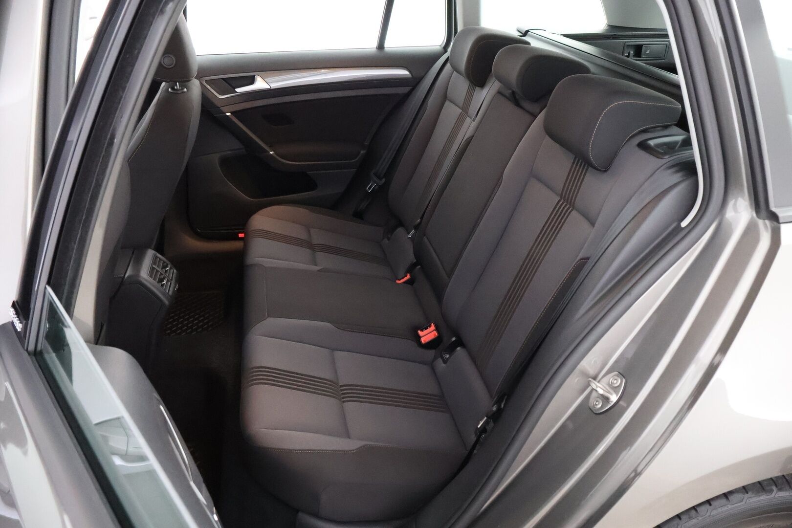 Volkswagen Golf 2016 Variant Allstar 1,2 TSI 81 kW (110 hv) DSG-automaatti - Webasto / Vetokoukku / KeylessGo / Bi-Xenon / Suomiauto / Peruutustutkat / 2x Fiksut renkaat / Juuri tullut!